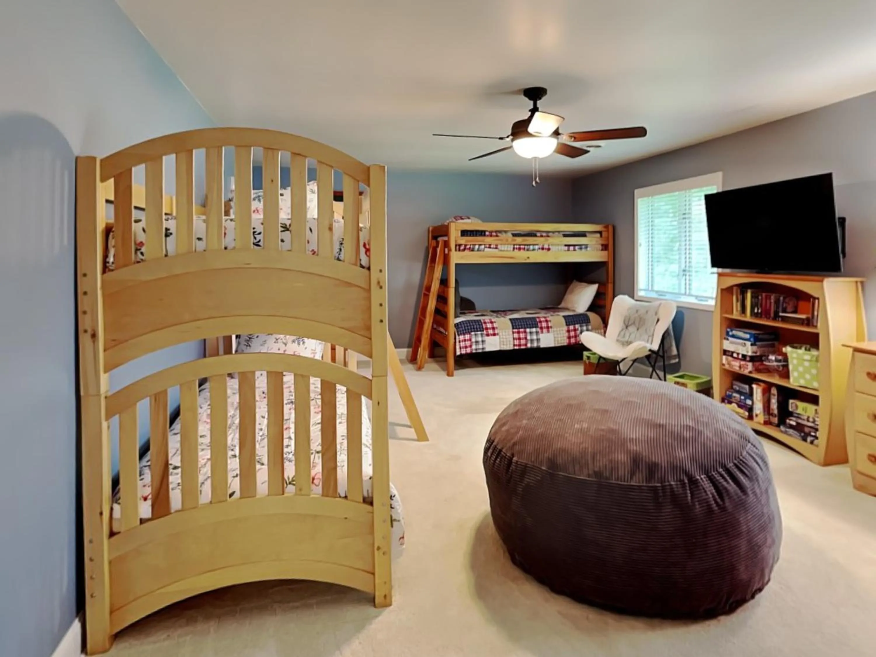 Property building, Bed in Yes Deer