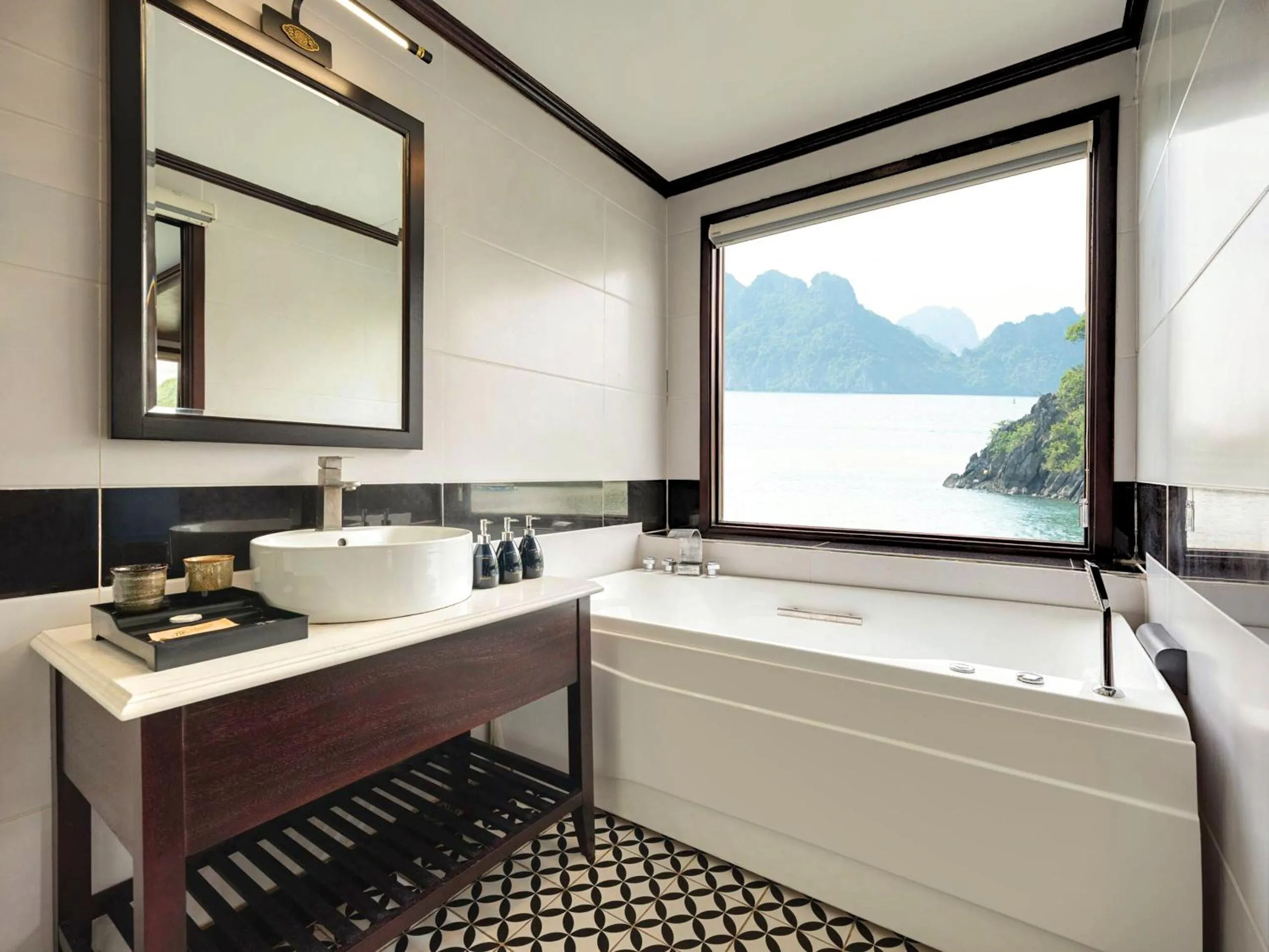 Toilet in Le Journey Elegance Cruise