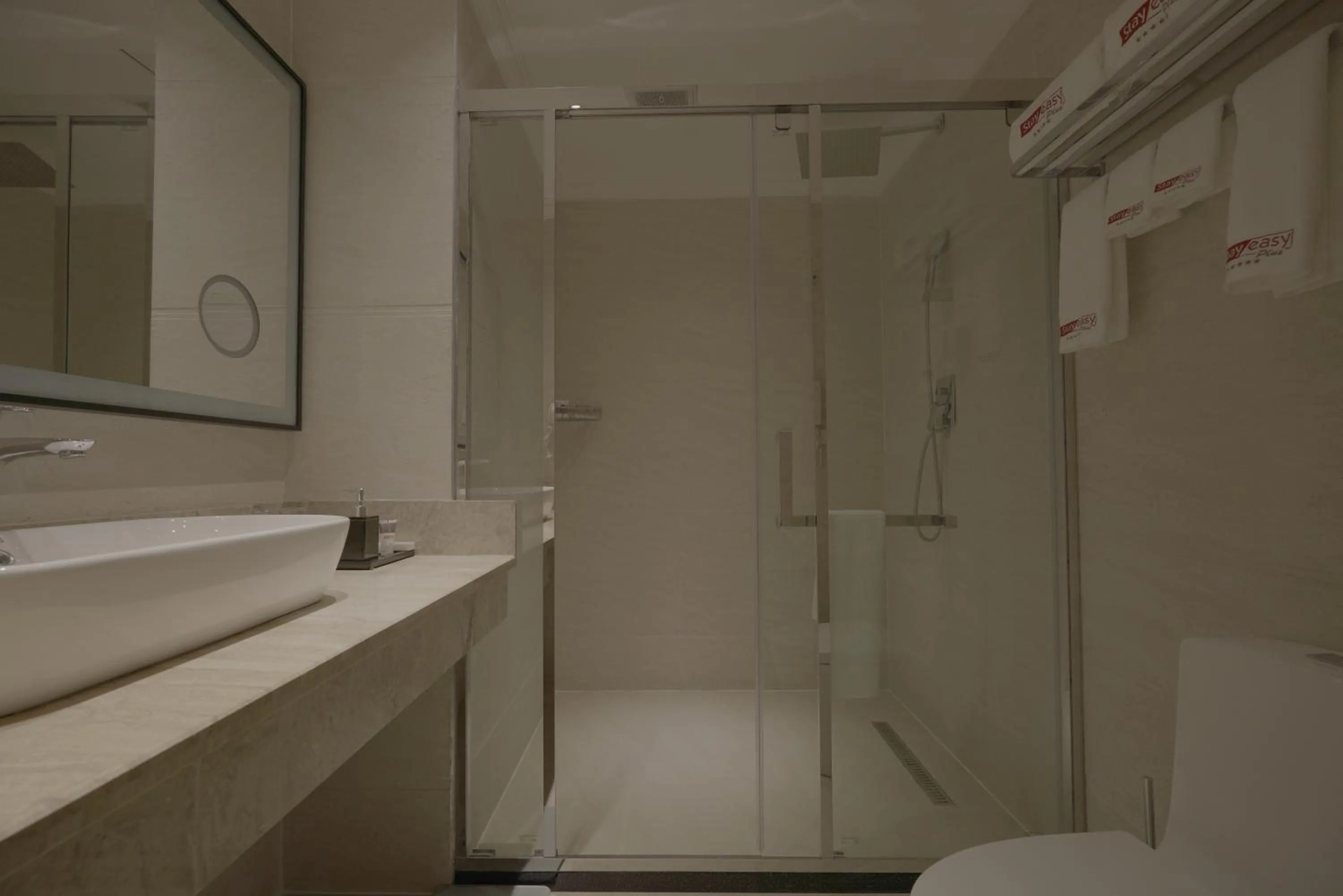 Shower in Stay Easy Plus Hotel