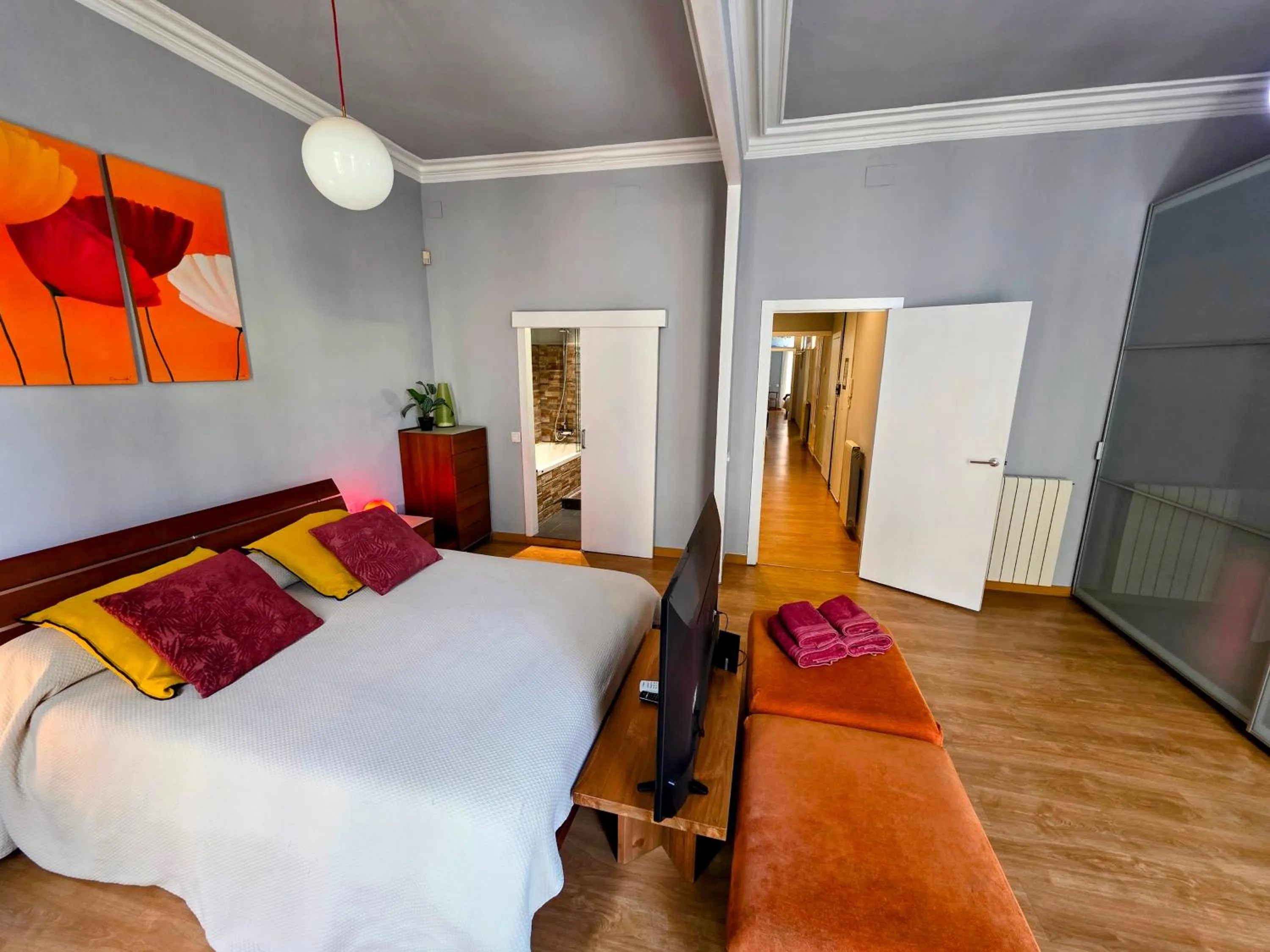 Bedroom, Bed in Luxury Central Apartment