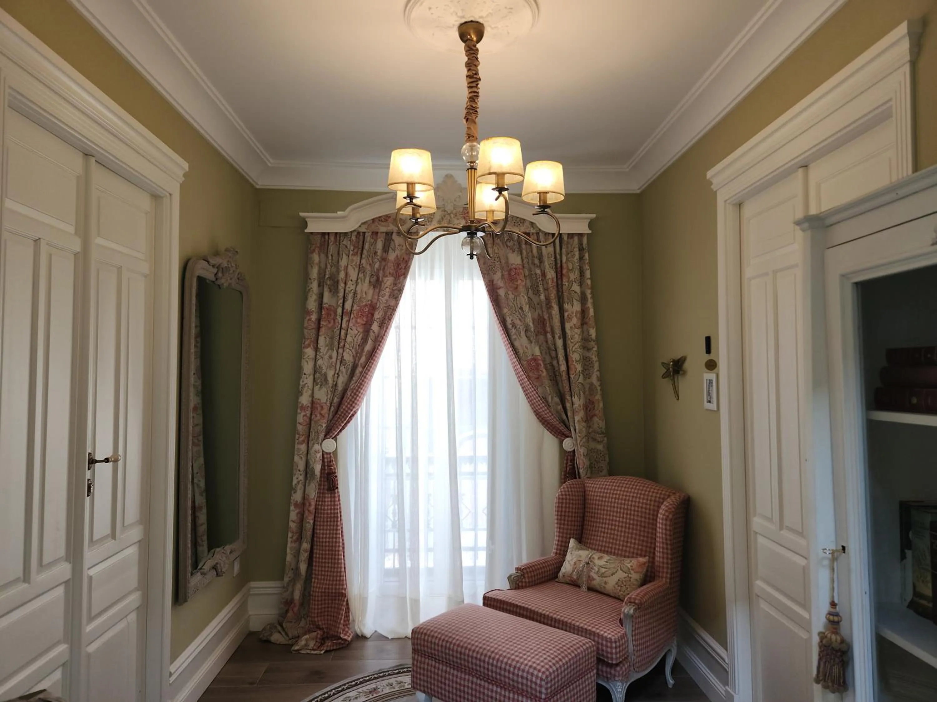 Library in Hotel Boutique iulia 5 Estrellas