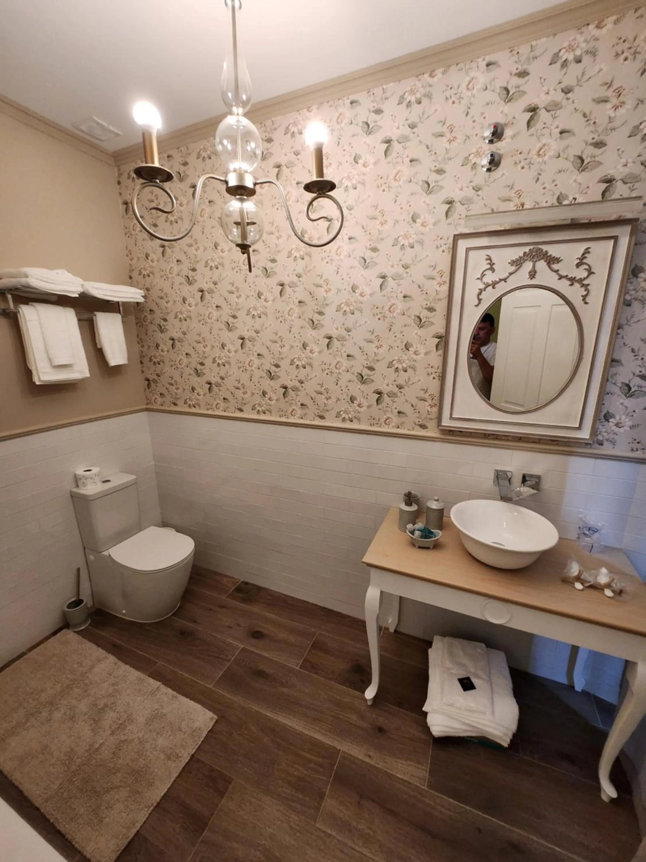 Toilet in Hotel Boutique iulia 5 Estrellas