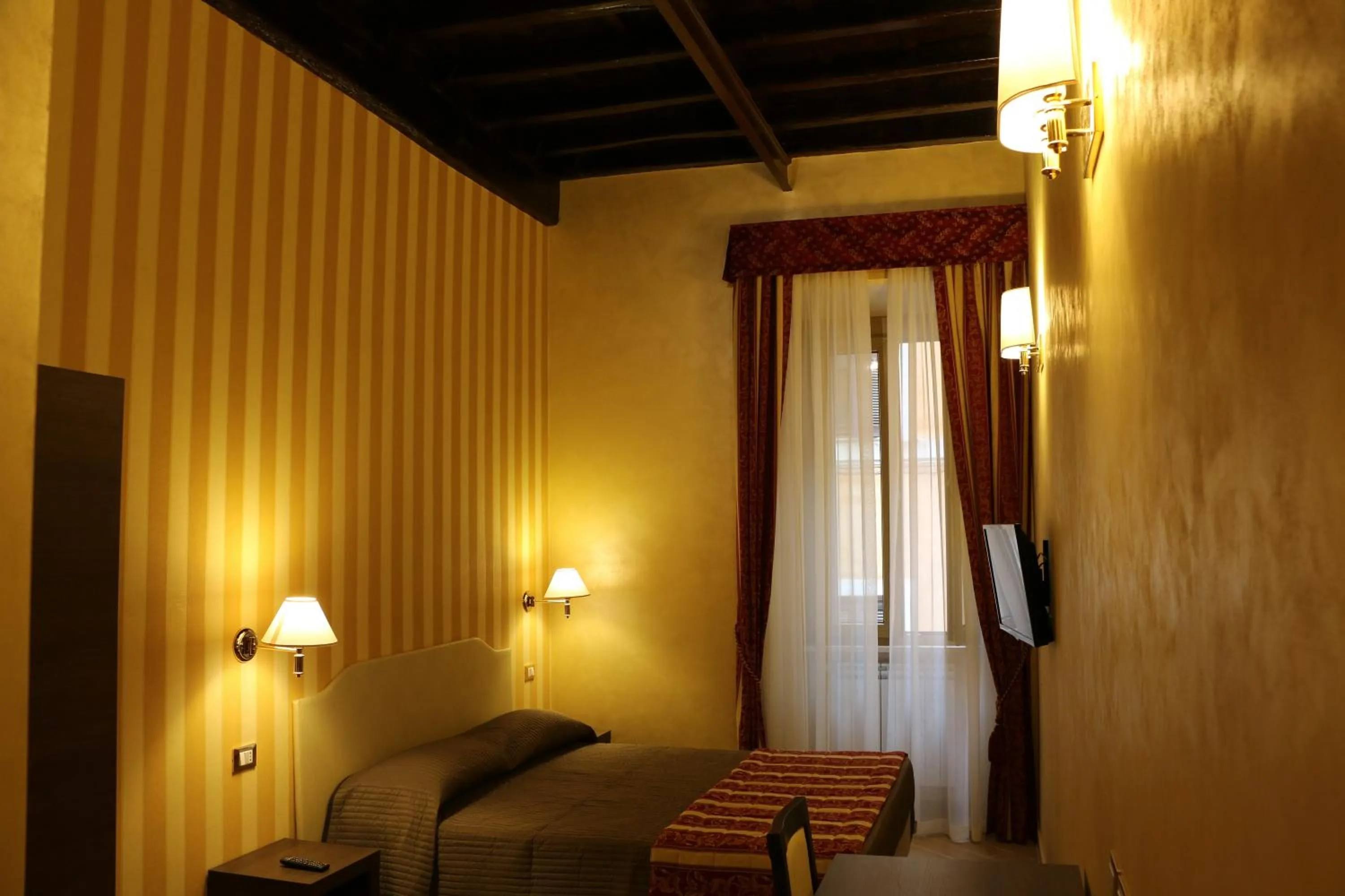 Photo of the whole room, Bed in Excellence Suite