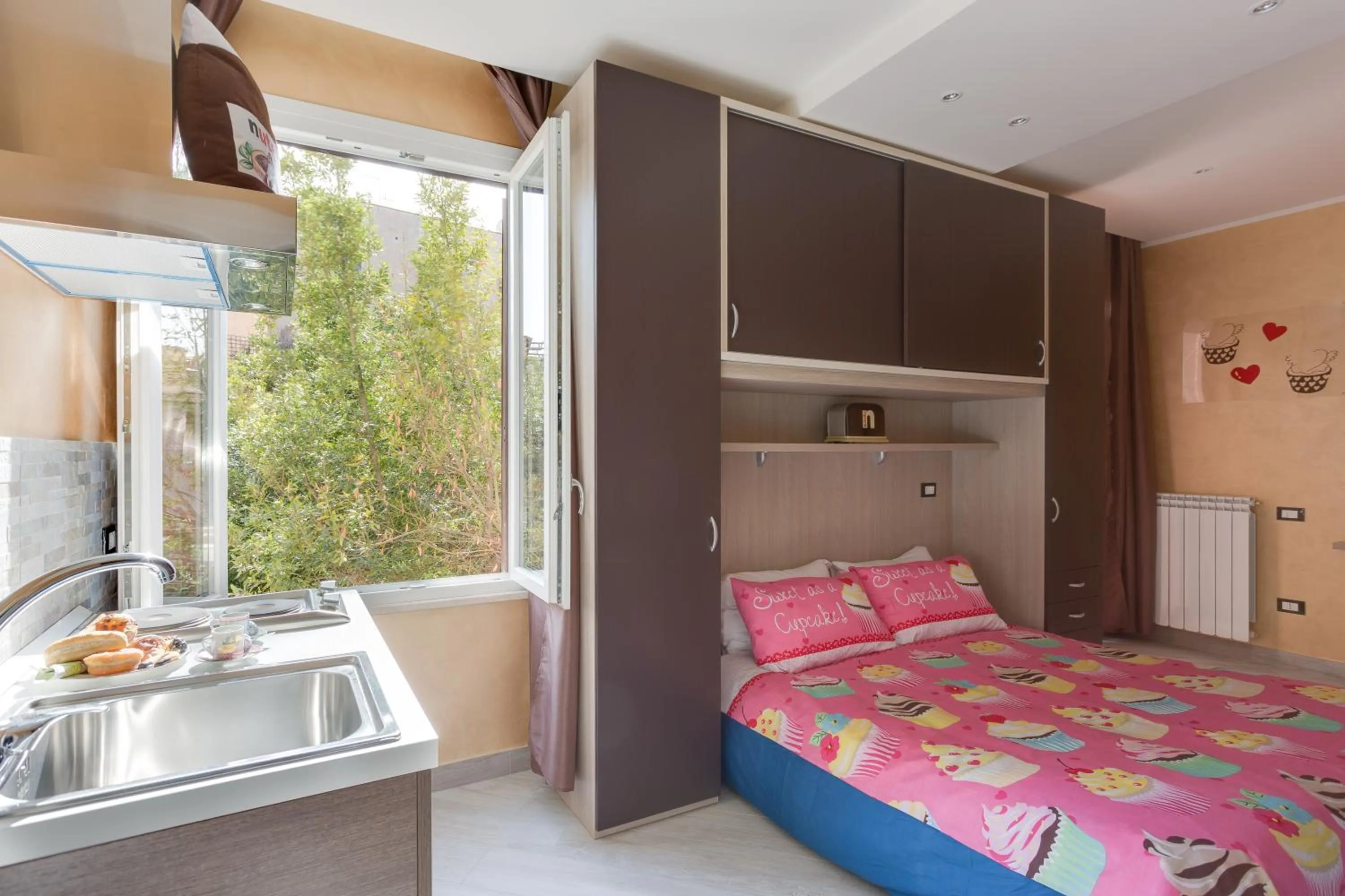 Photo of the whole room, Bed in Excellence Suite