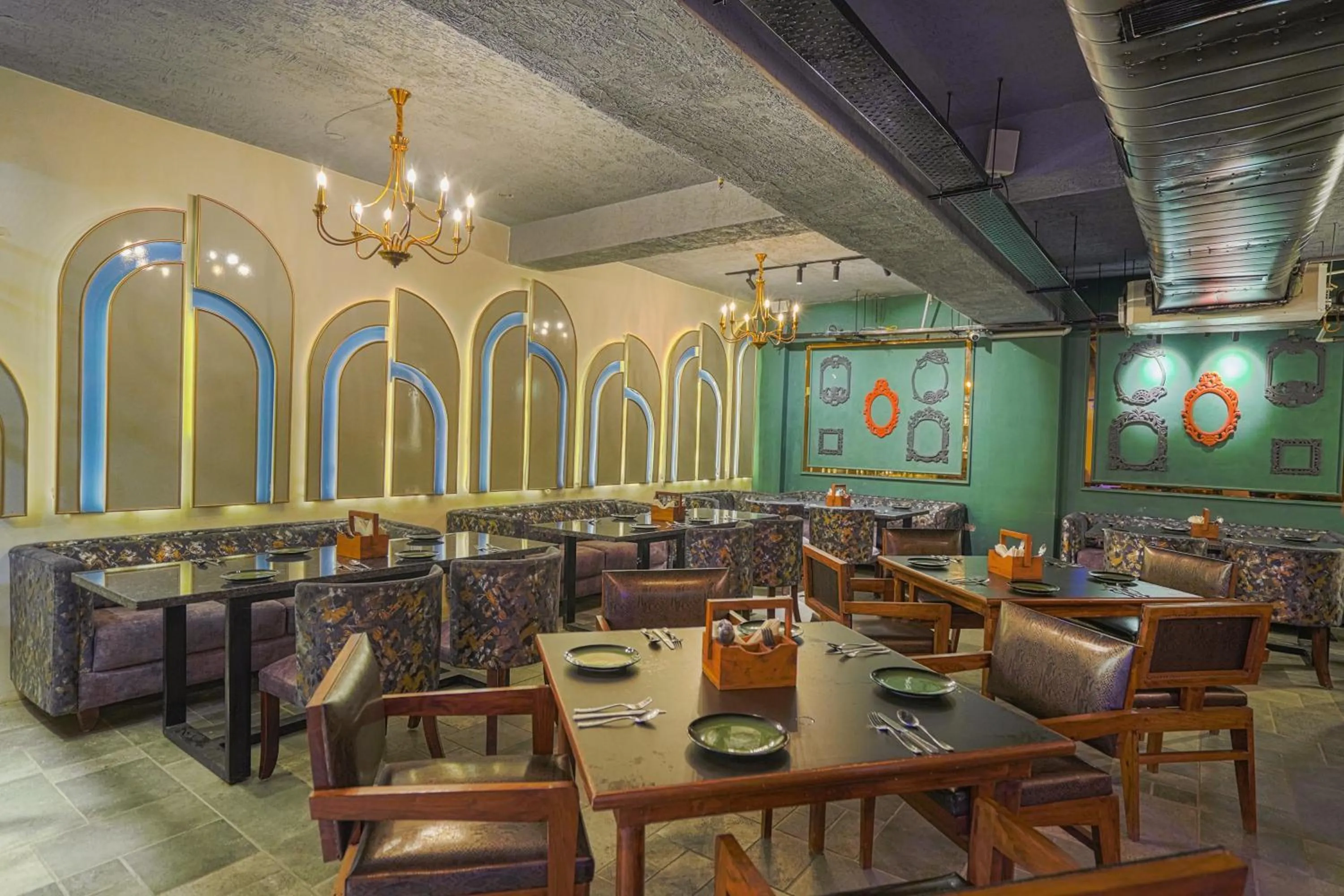 Restaurant/places to eat in Hotel Escala By Levelup