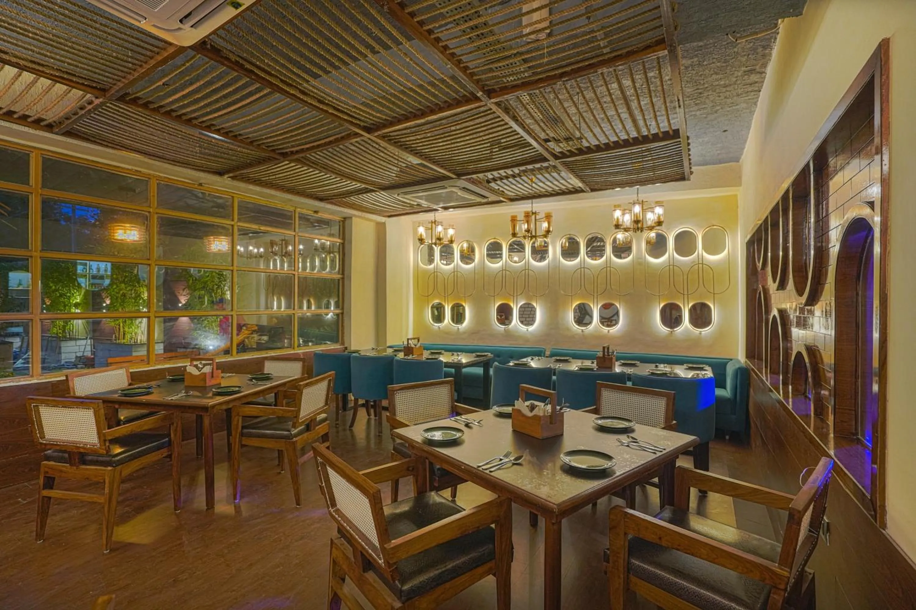 Restaurant/places to eat in Hotel Escala By Levelup