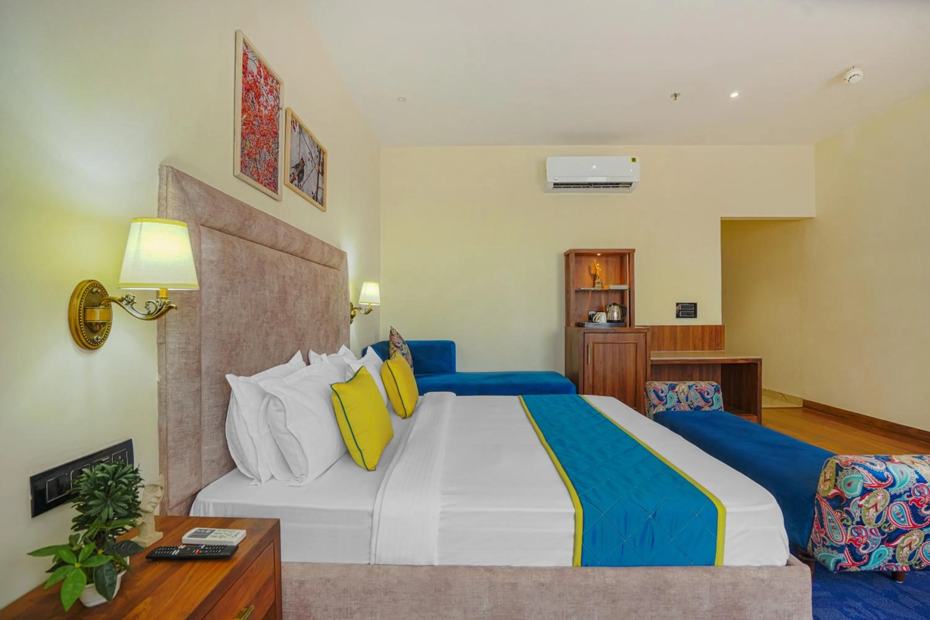 TV and multimedia, Bed in Hotel Escala By Levelup
