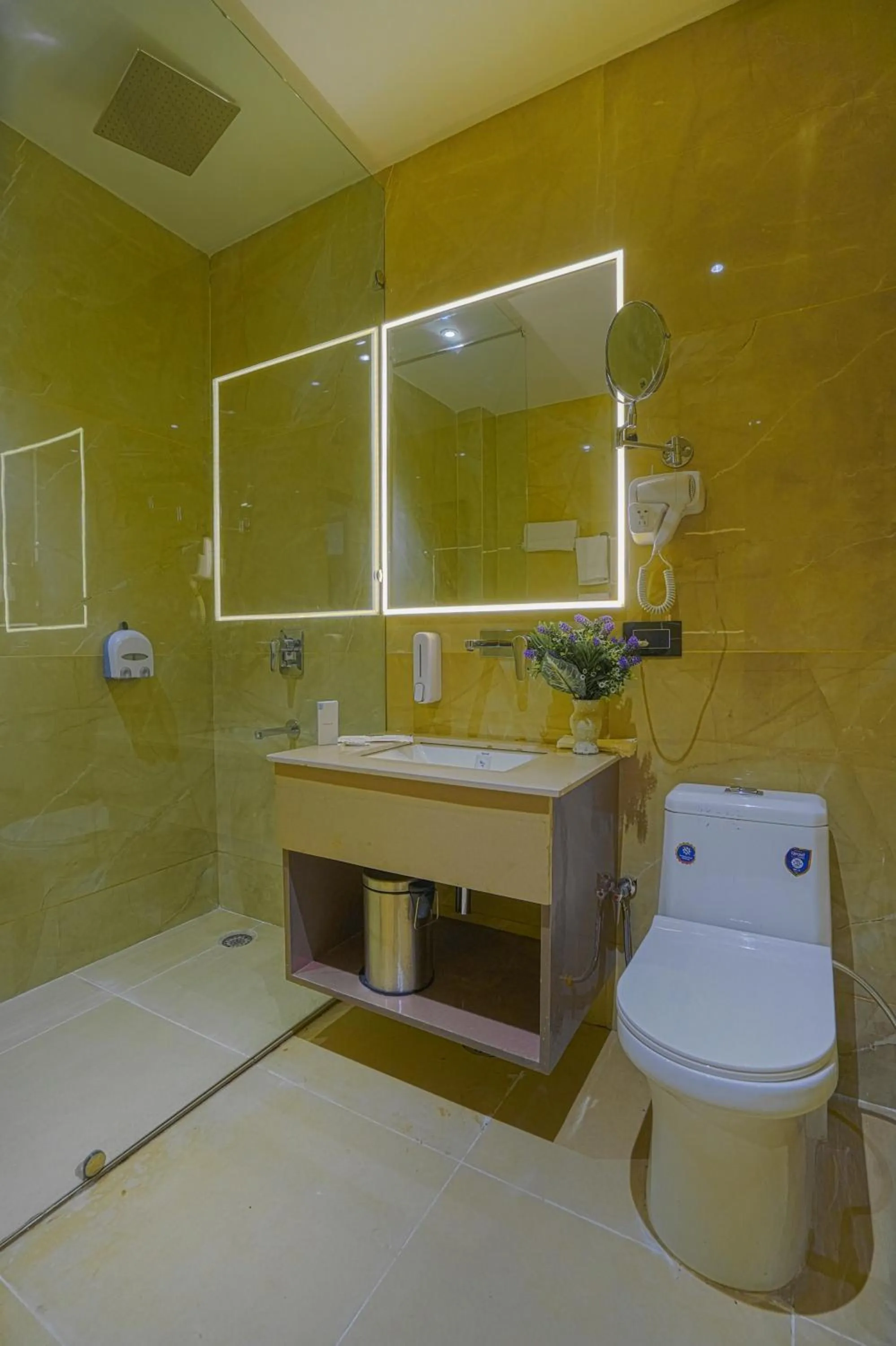 Shower in Hotel Escala By Levelup