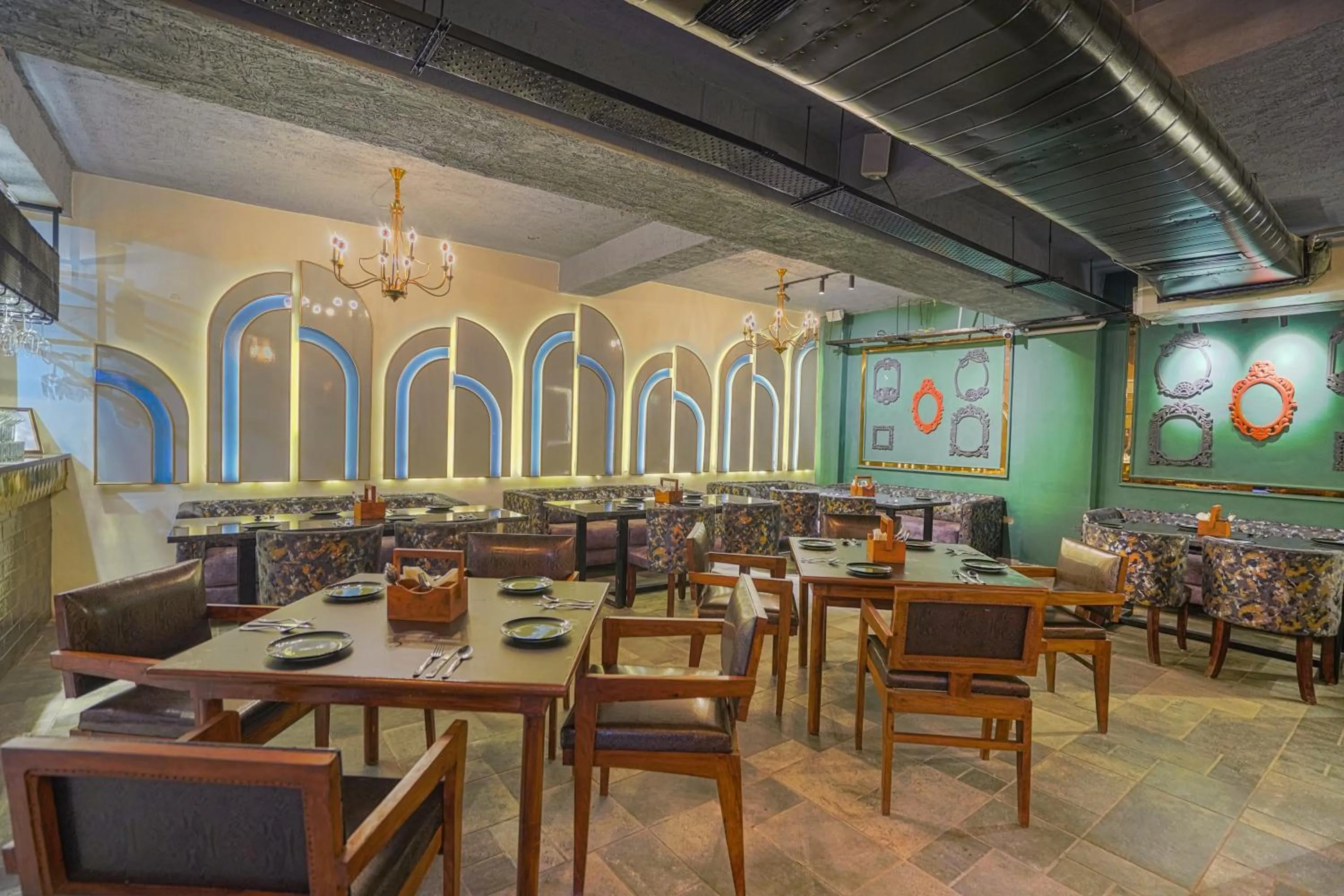 Restaurant/places to eat in Hotel Escala By Levelup