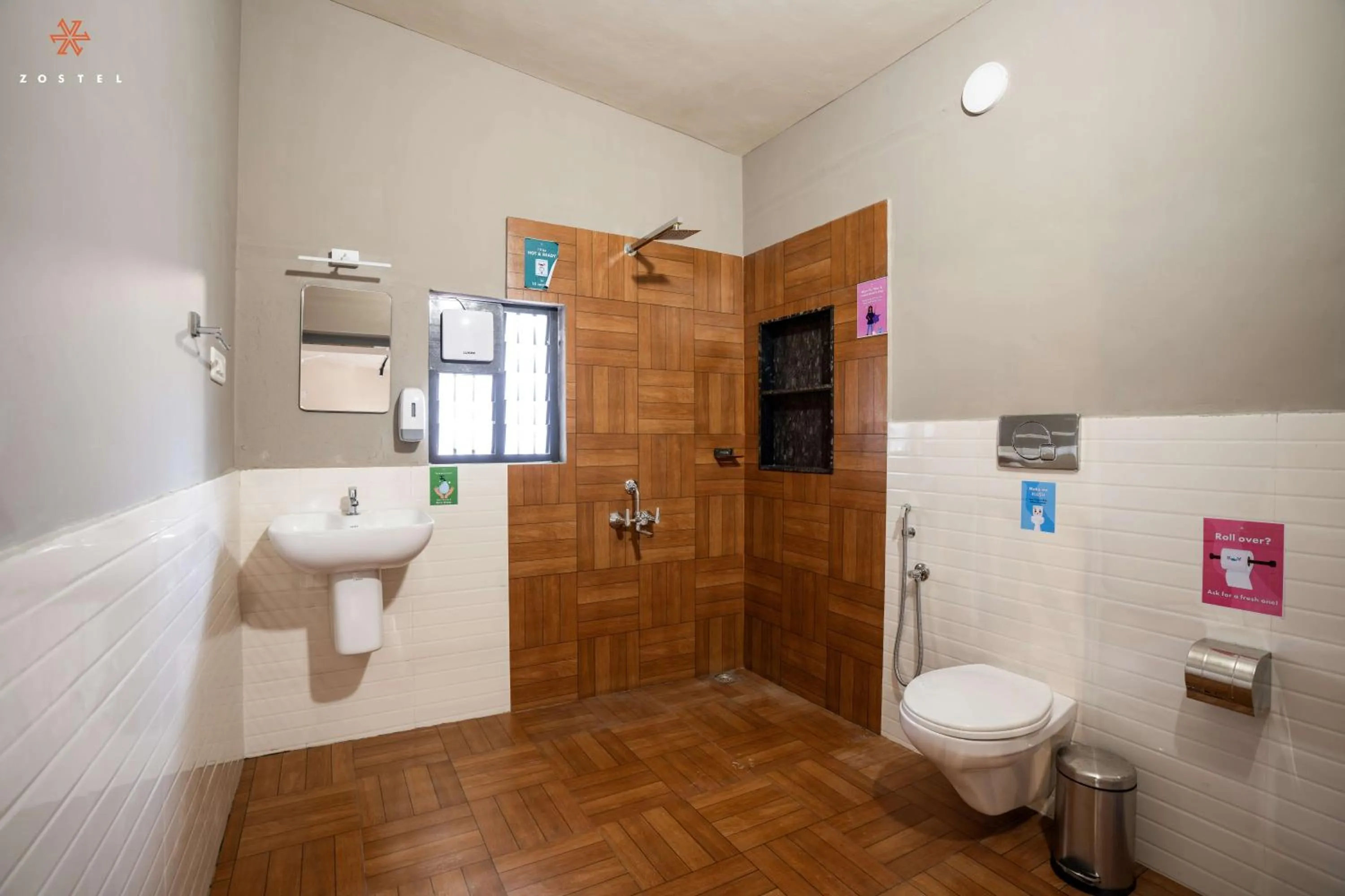 Shower in Zostel Kochi (Ernakulam)