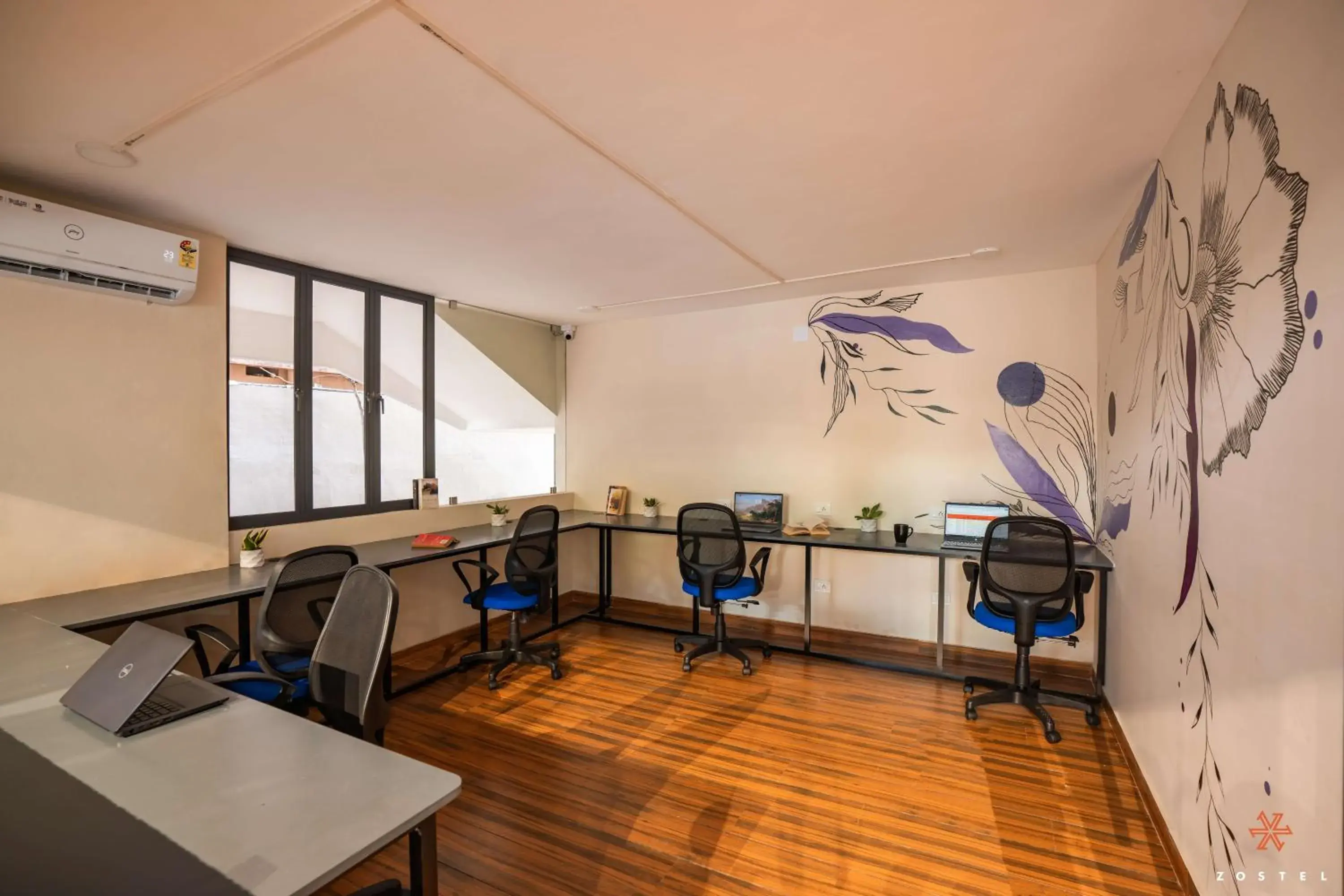 Living room in Zostel Kochi, Ernakulam Living room in Zostel Kochi, Ernakulam