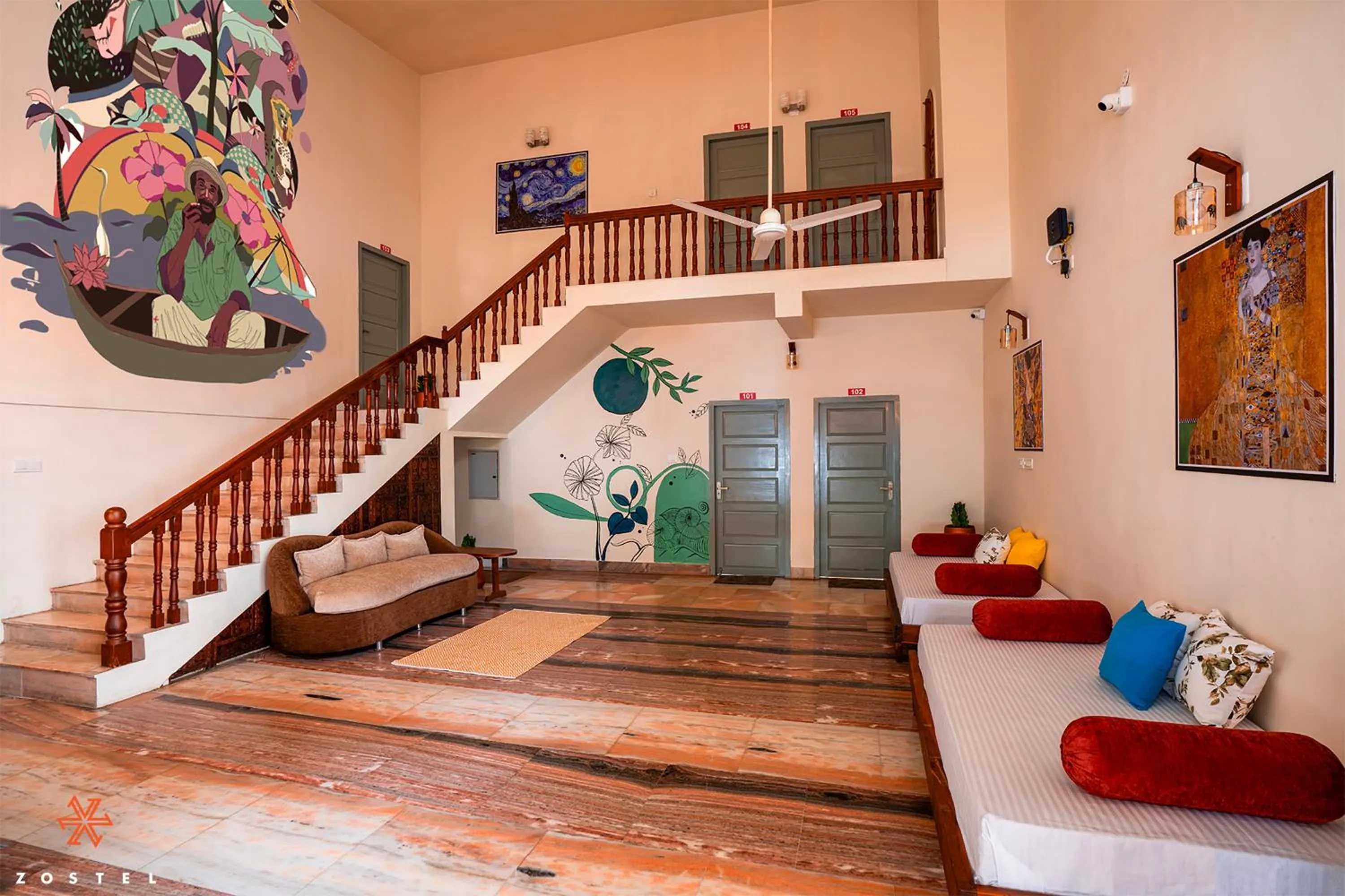 Communal lounge/ TV room in Zostel Kochi (Ernakulam)