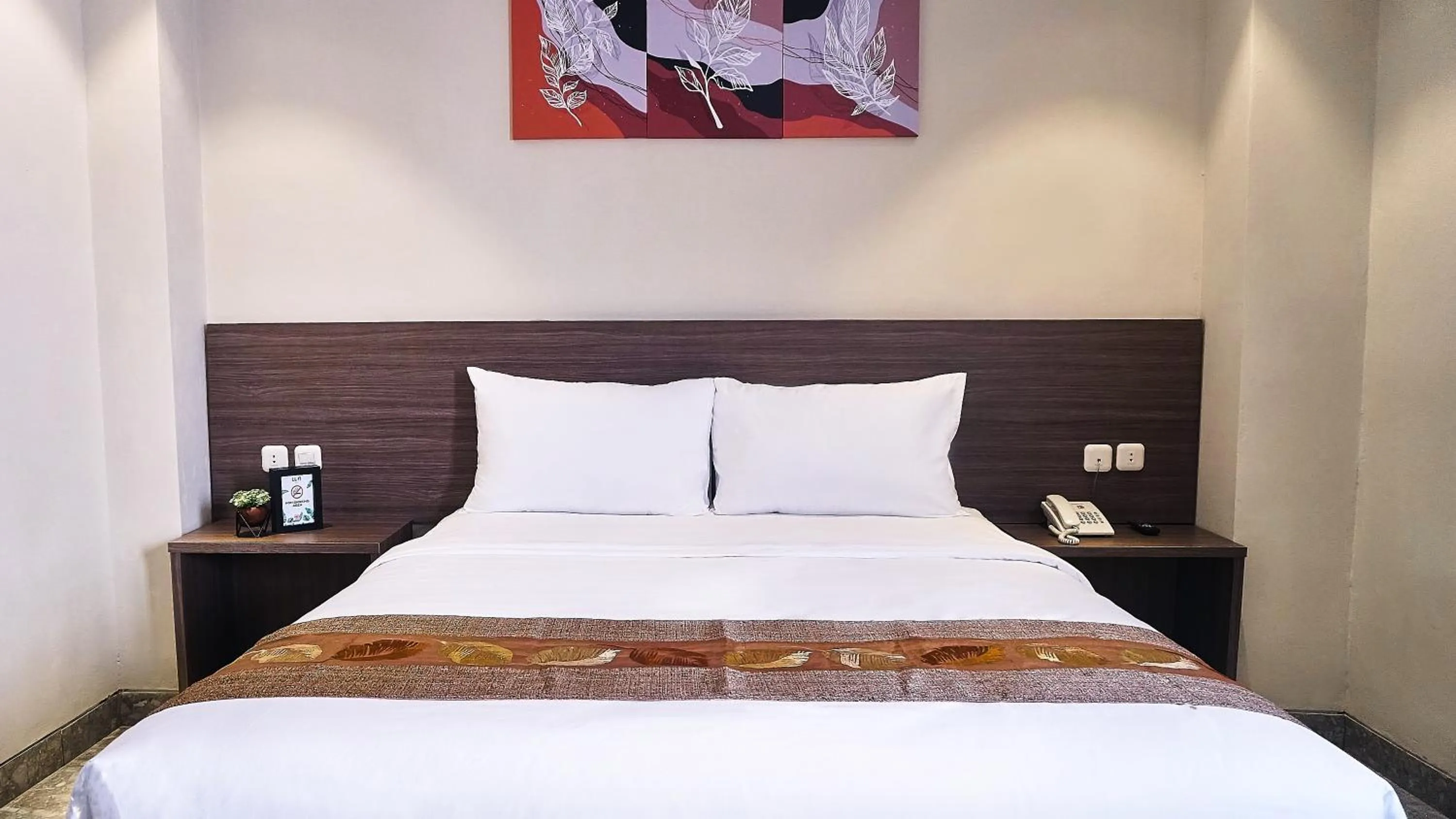 Bedroom, Bed in Lun Hotel Manado