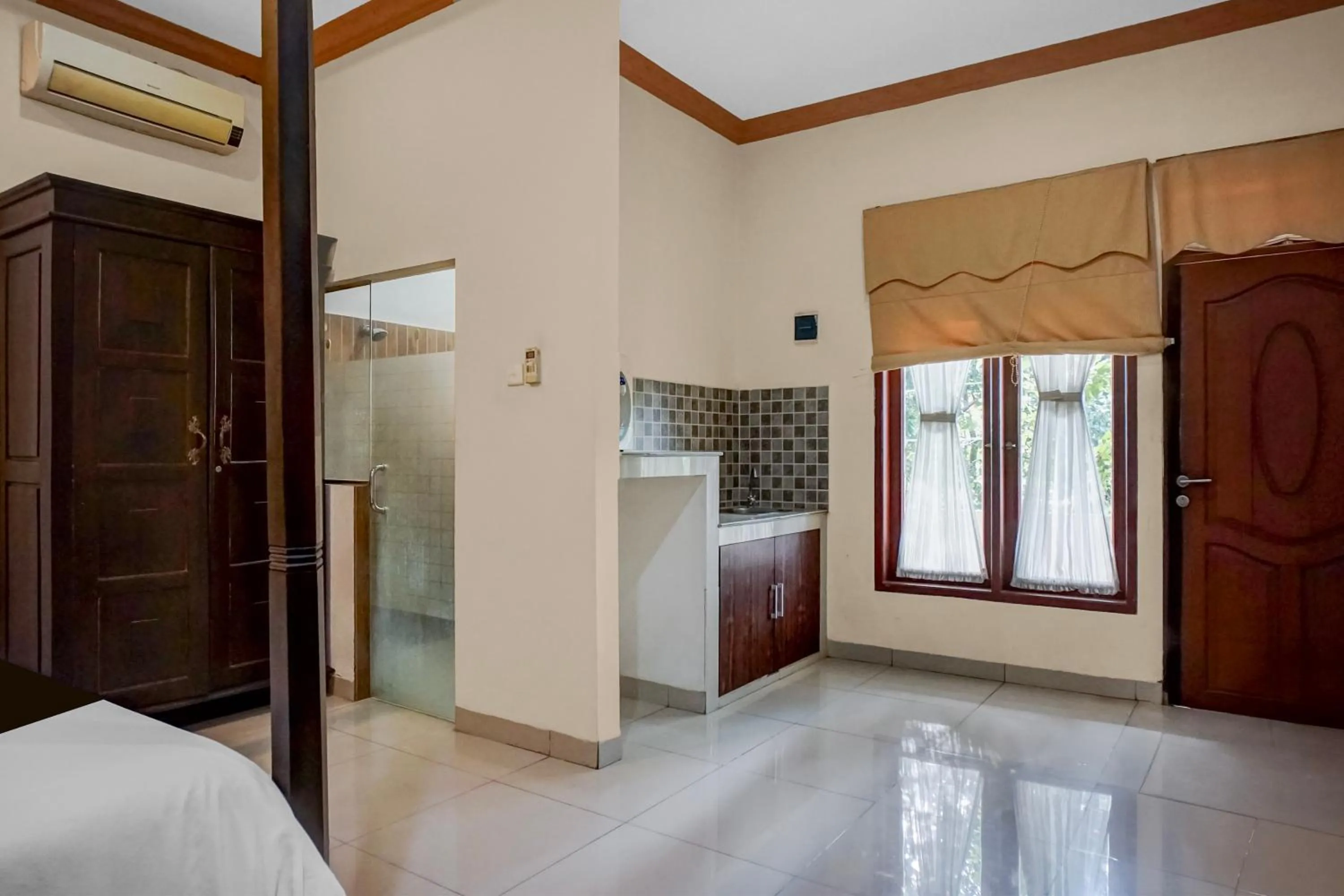 Bedroom, Bed in Collection O near University of Sumatera Utara formerly Huber Apartment