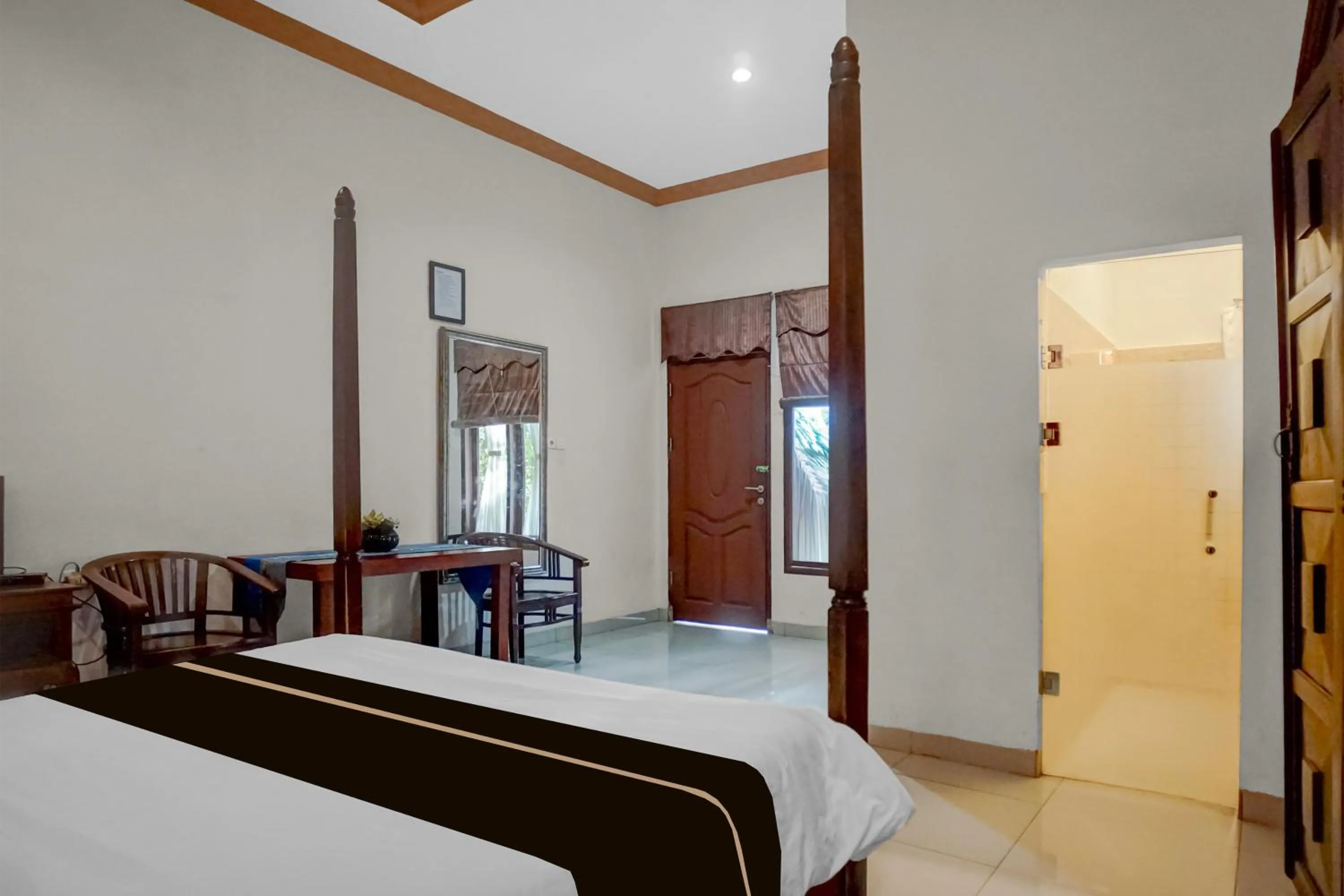 Bedroom, Bed in Collection O near University of Sumatera Utara formerly Huber Apartment