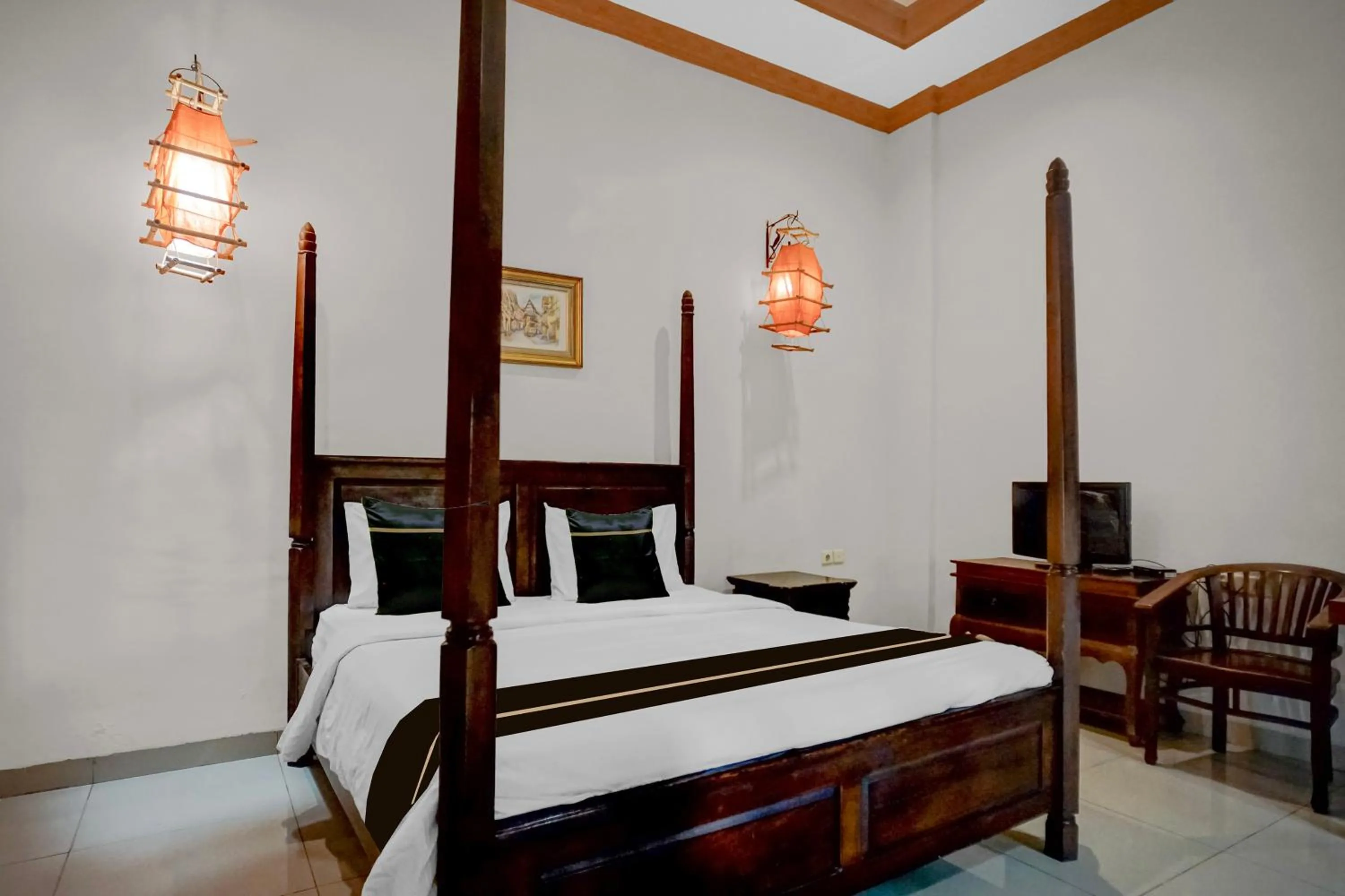 Bedroom, Bed in Collection O near University of Sumatera Utara formerly Huber Apartment