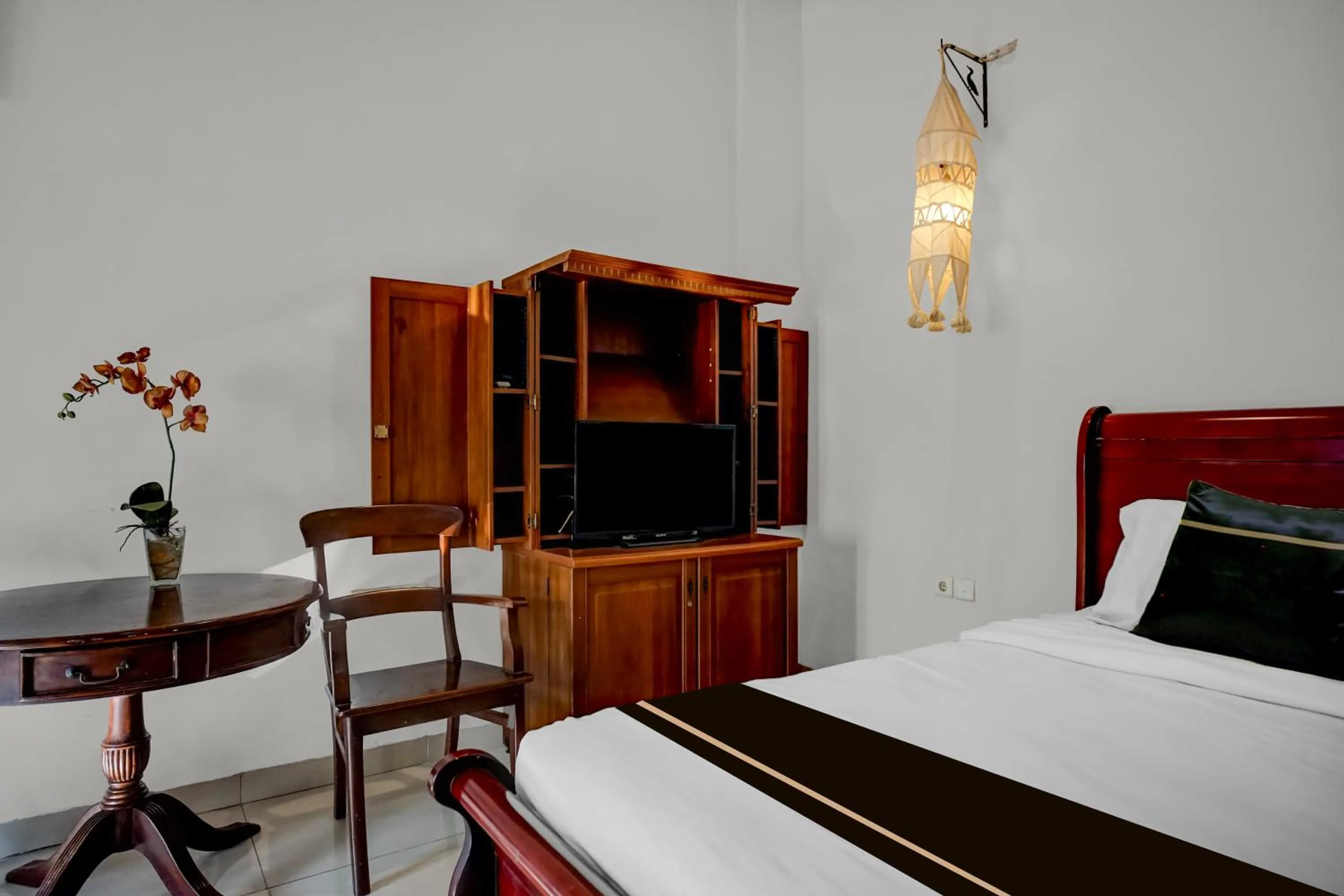 Bedroom, Bed in Collection O near University of Sumatera Utara formerly Huber Apartment