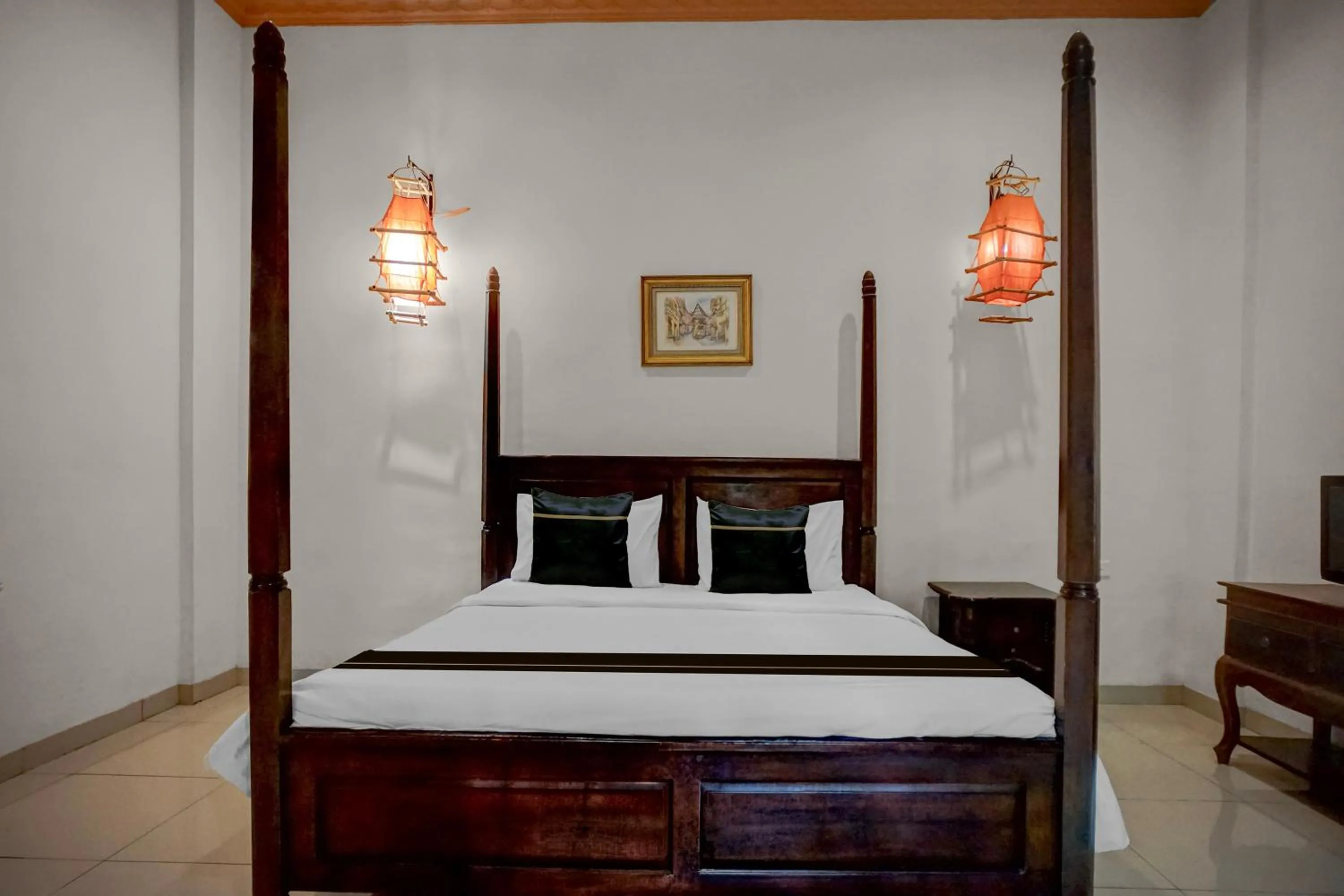 Bedroom, Bed in Collection O near University of Sumatera Utara formerly Huber Apartment