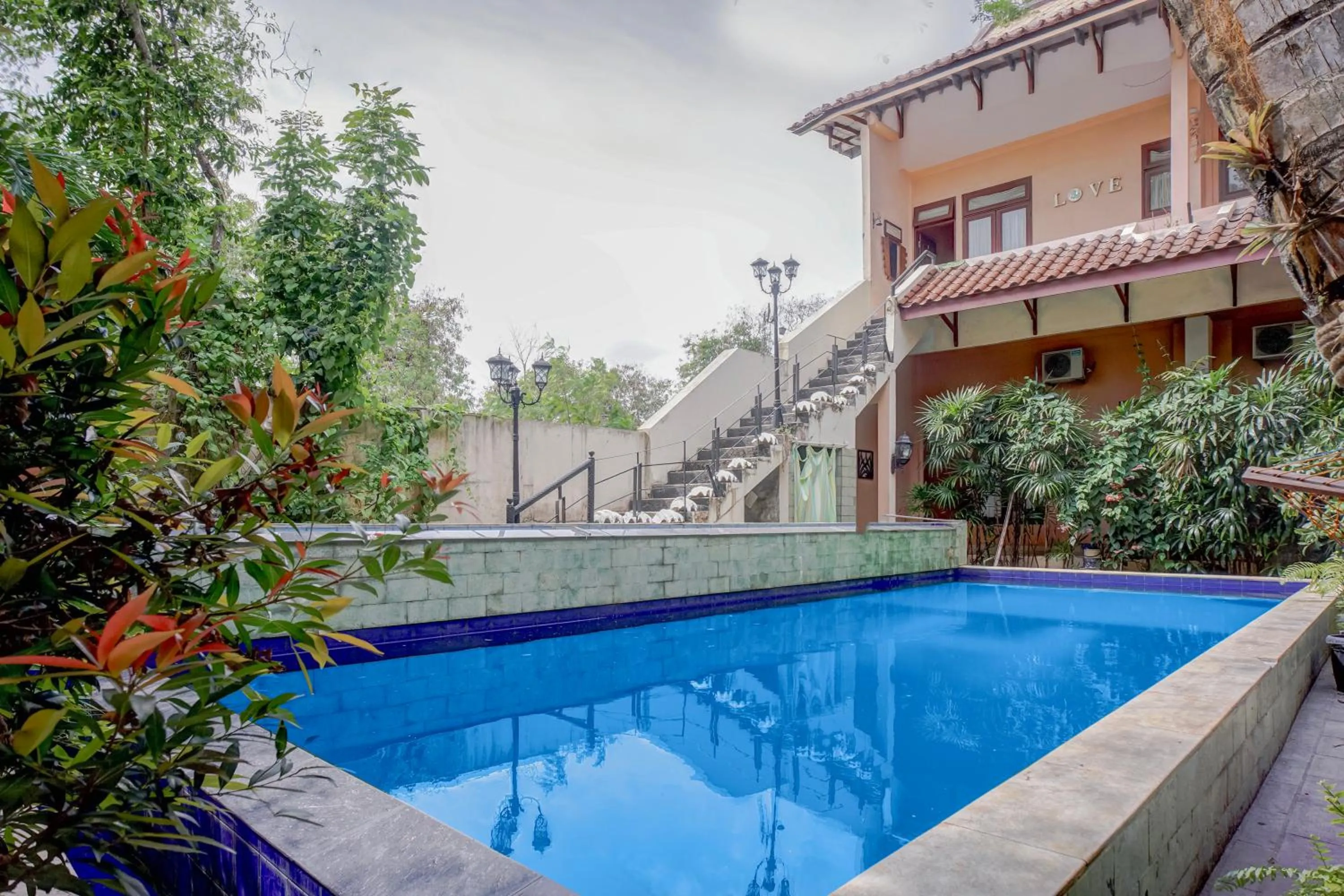 Swimming pool in Collection O near University of Sumatera Utara formerly Huber Apartment