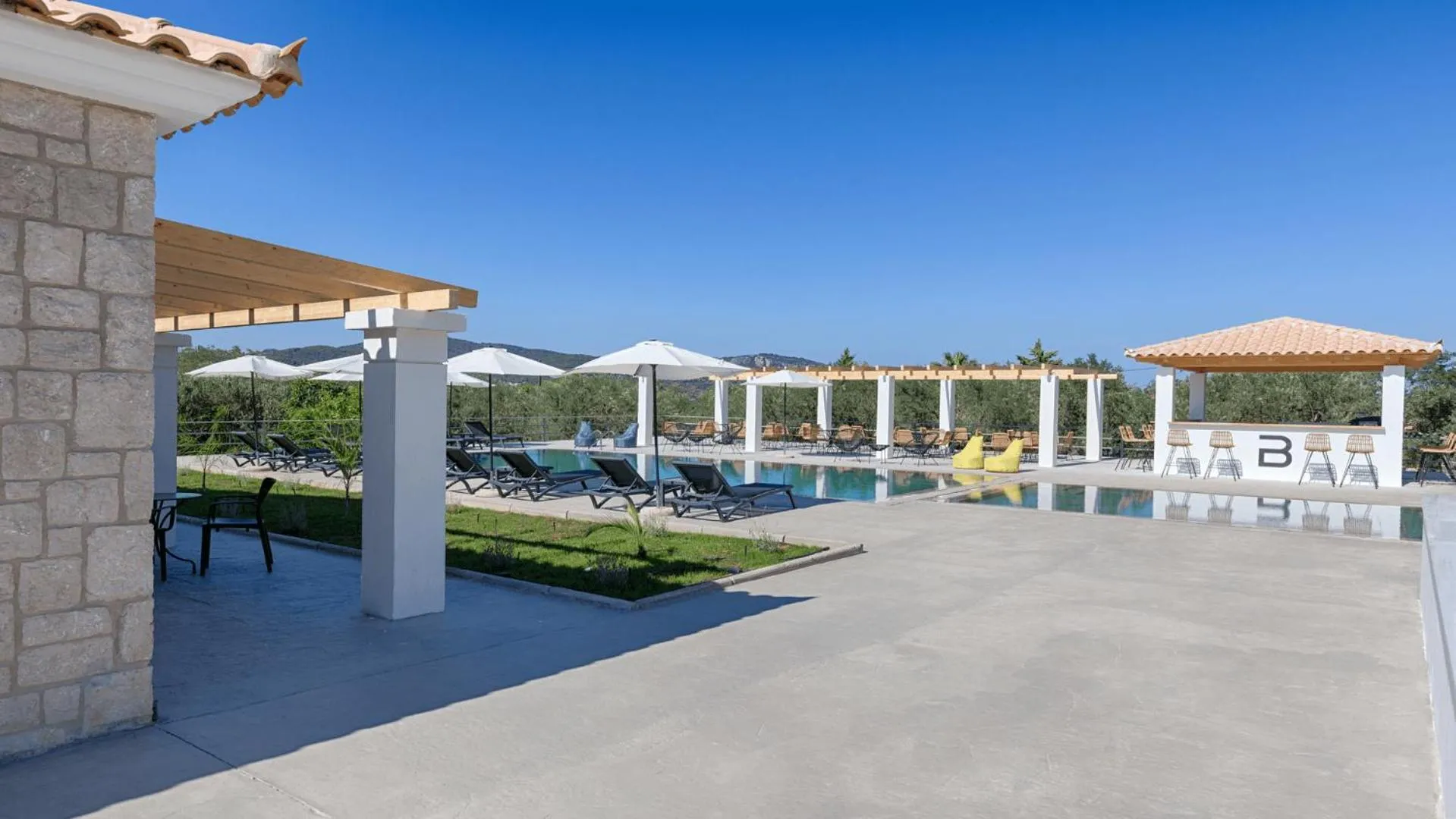 Swimming pool in Brisot