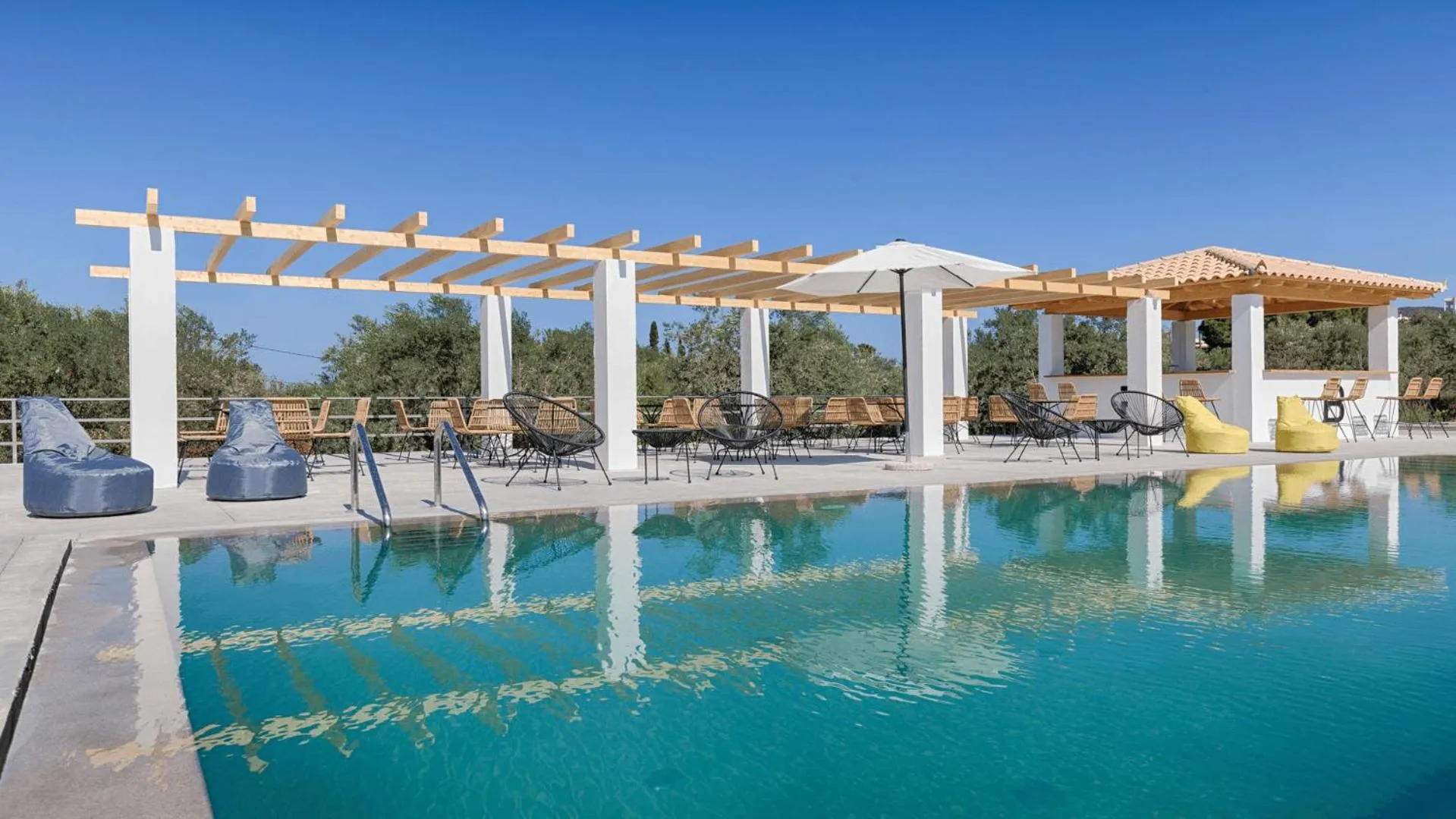 Swimming pool in Brisot