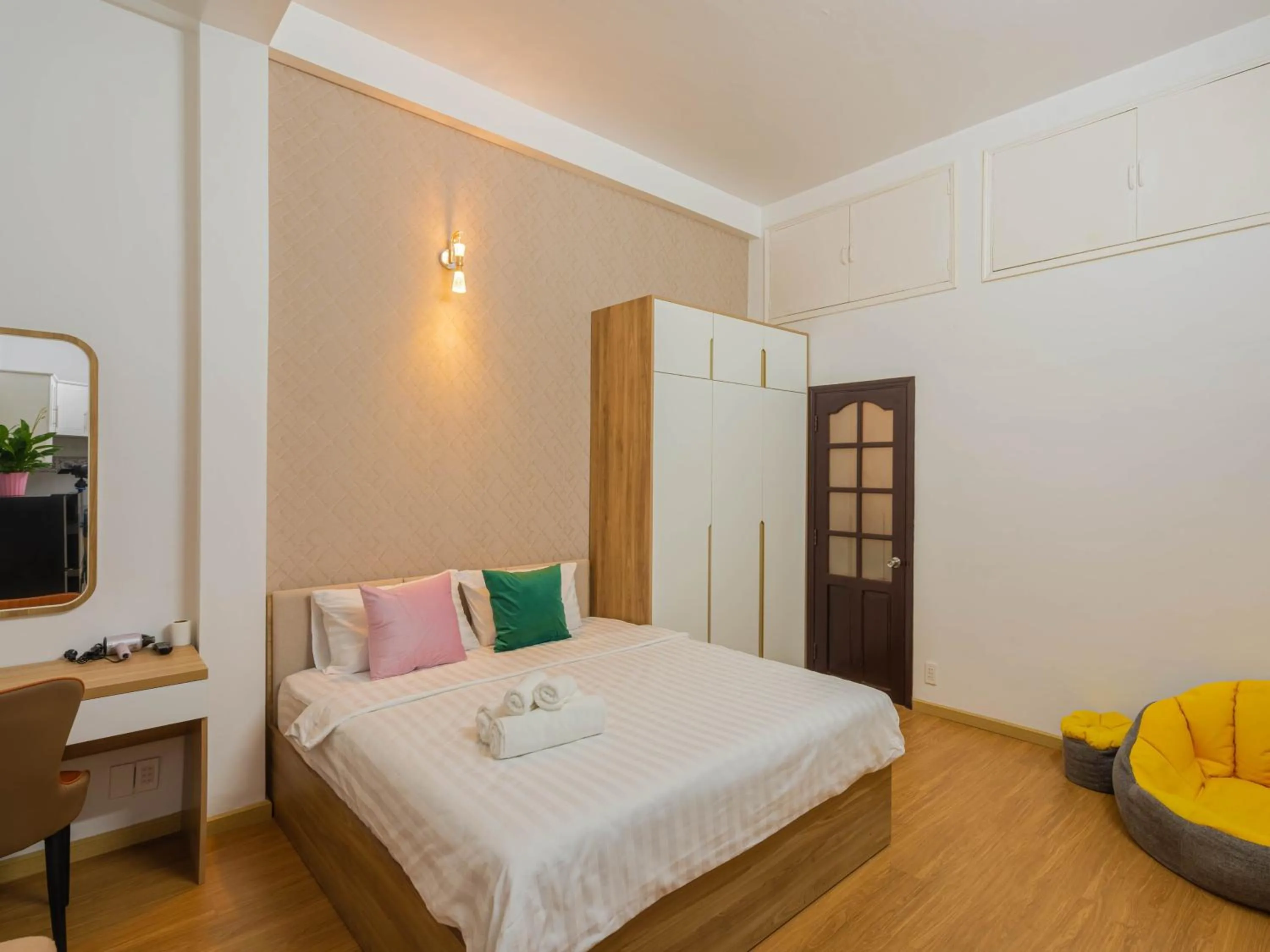 Bedroom in Kansas Hotel & Apartment - Notre Dame