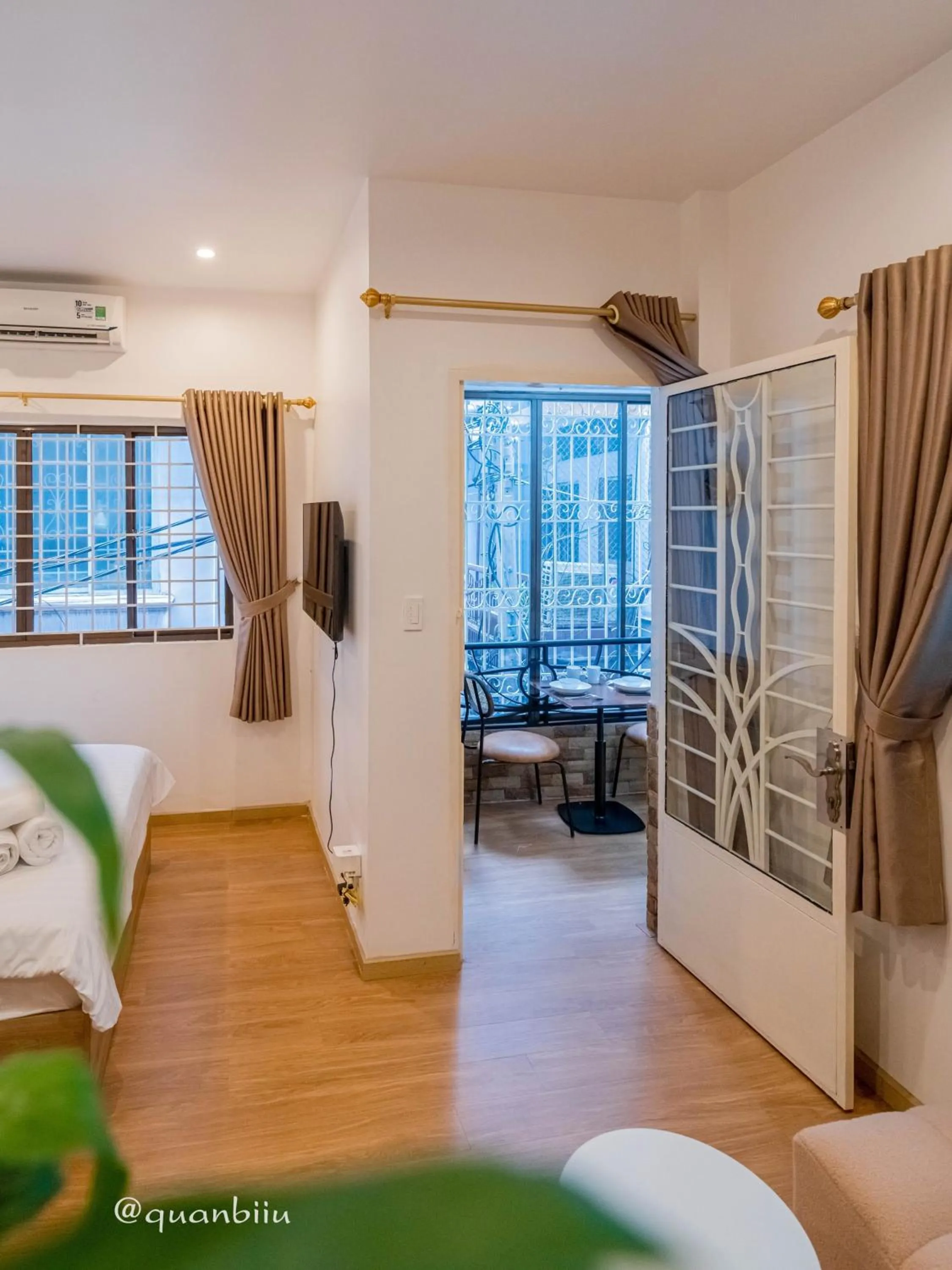 Photo of the whole room in Kansas Hotel & Apartment - Notre Dame