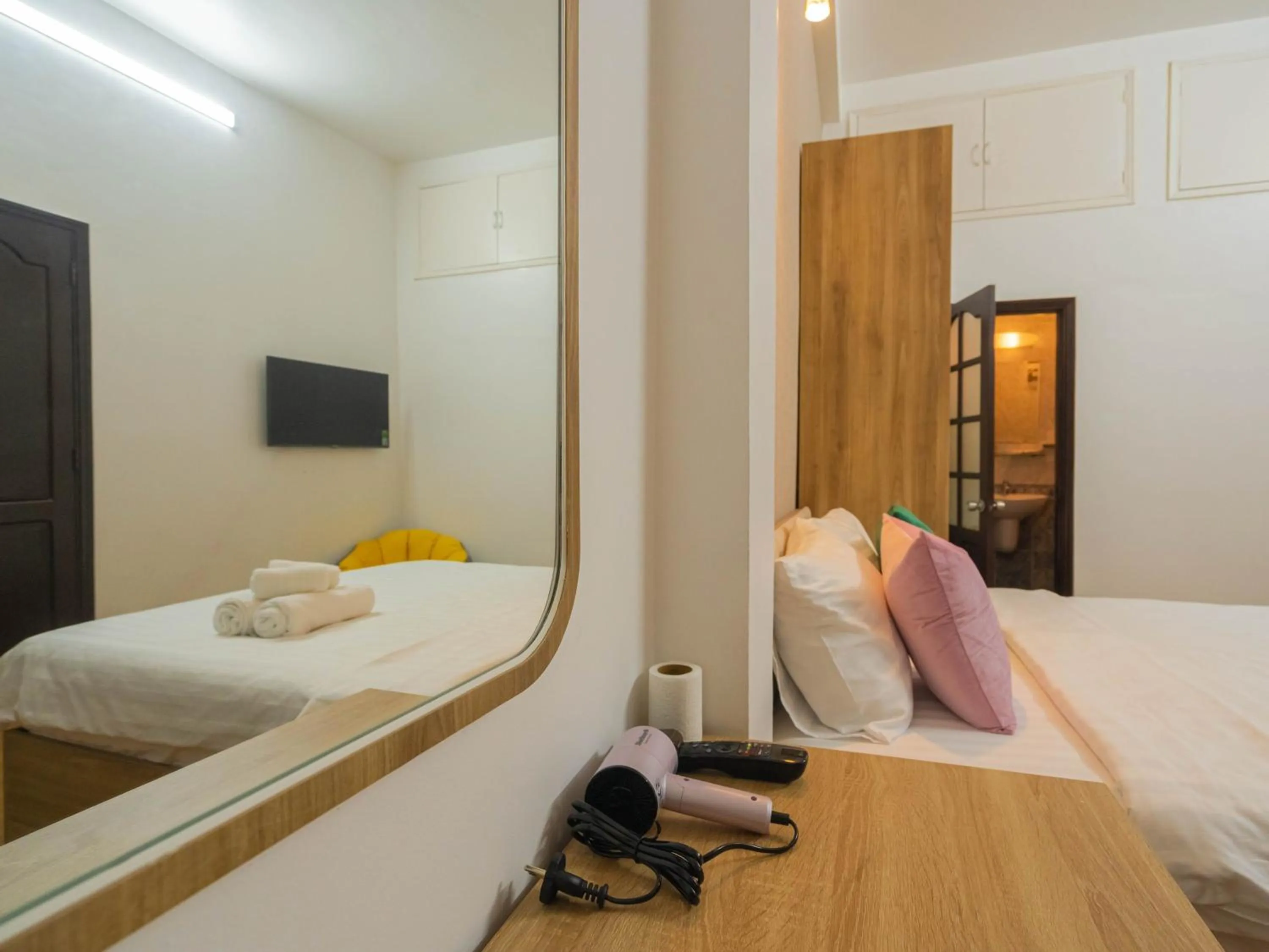 Bedroom in Kansas Hotel & Apartment - Notre Dame