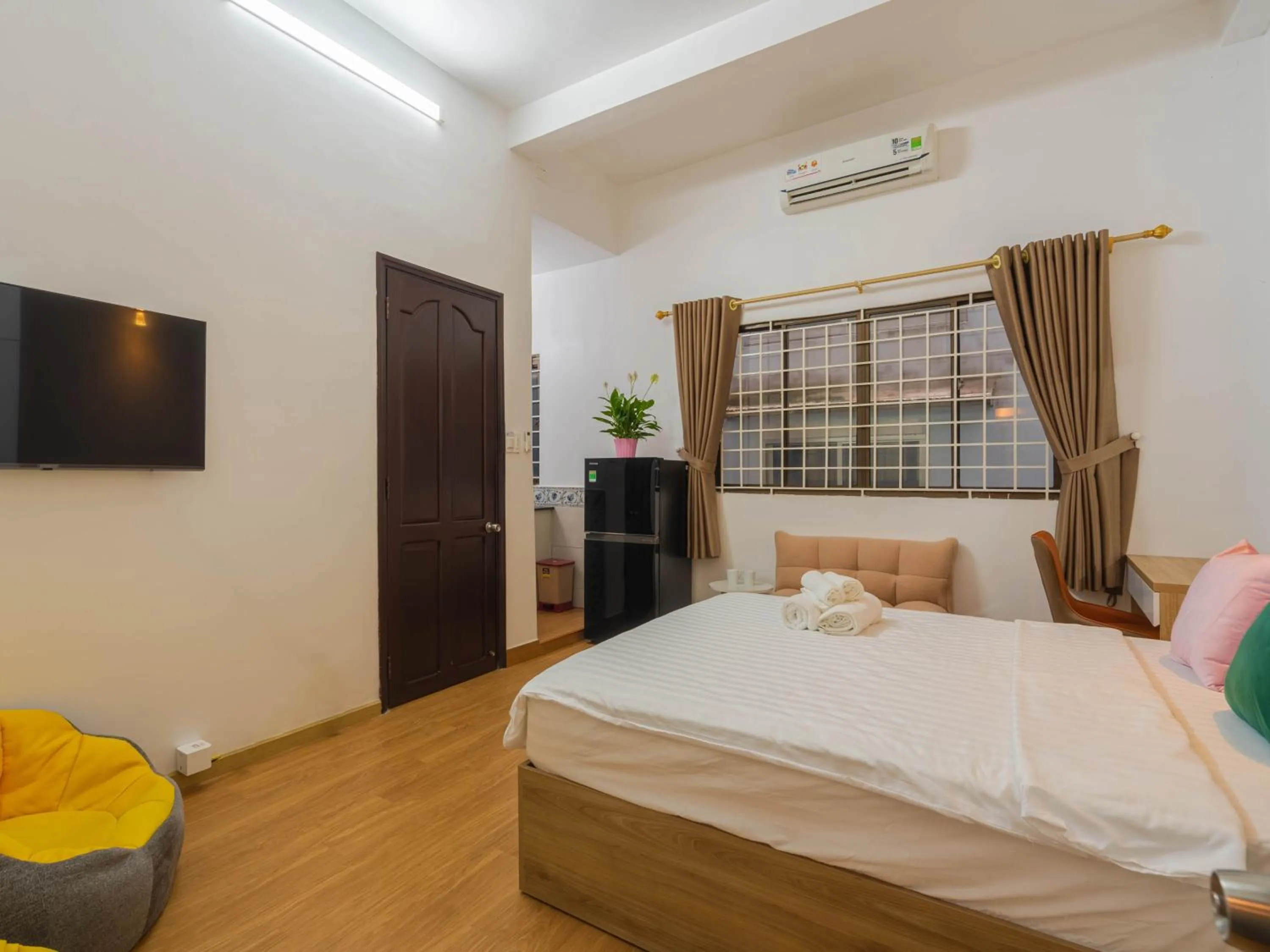 Photo of the whole room in Kansas Hotel & Apartment - Notre Dame