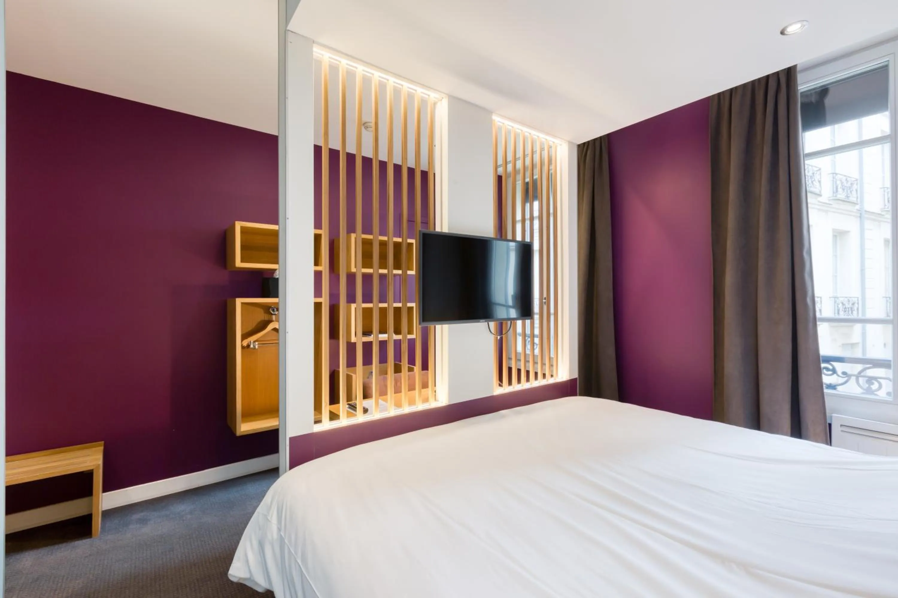 Bed in Hôtel du Jeu de Paume