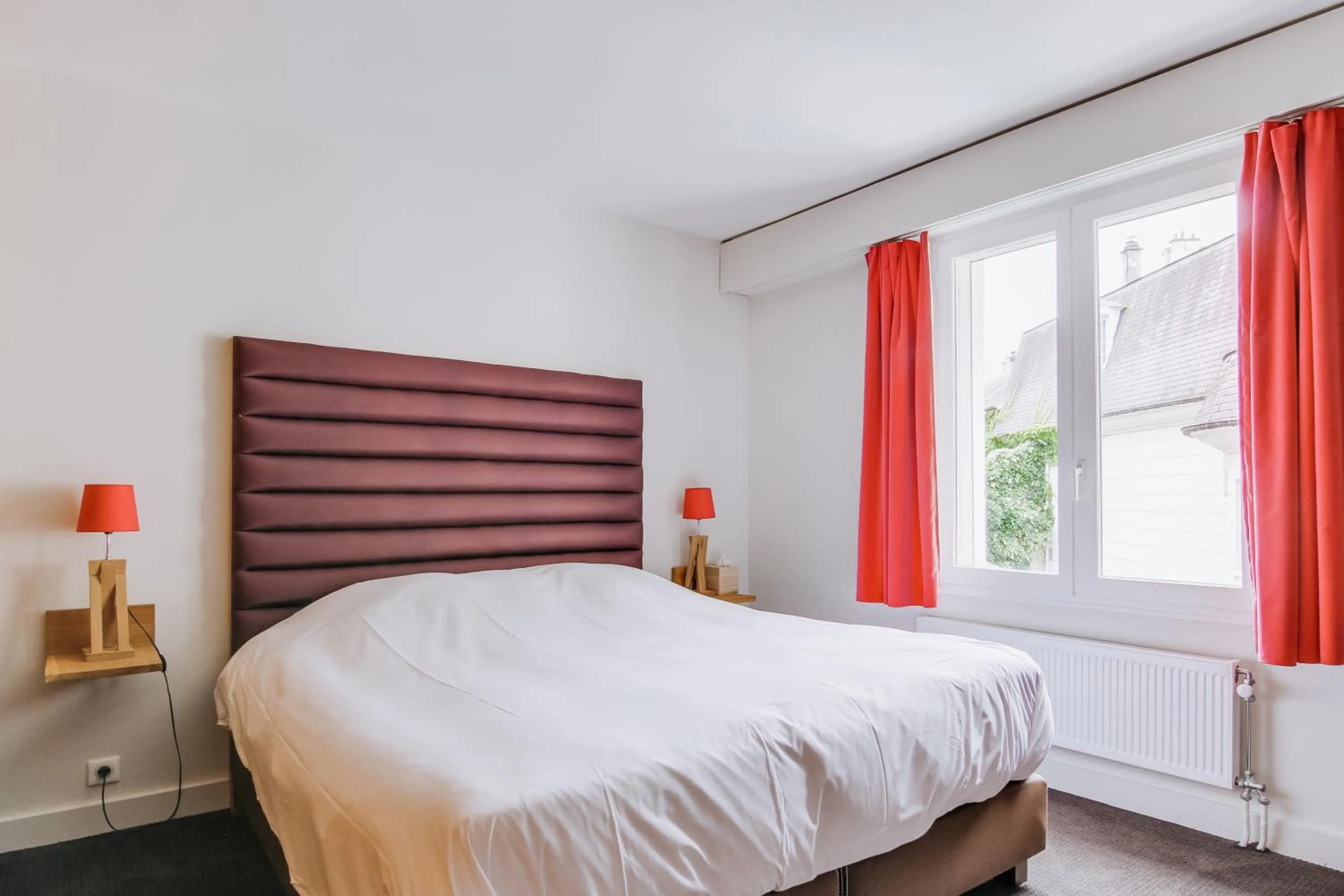 Bed in Hôtel du Jeu de Paume