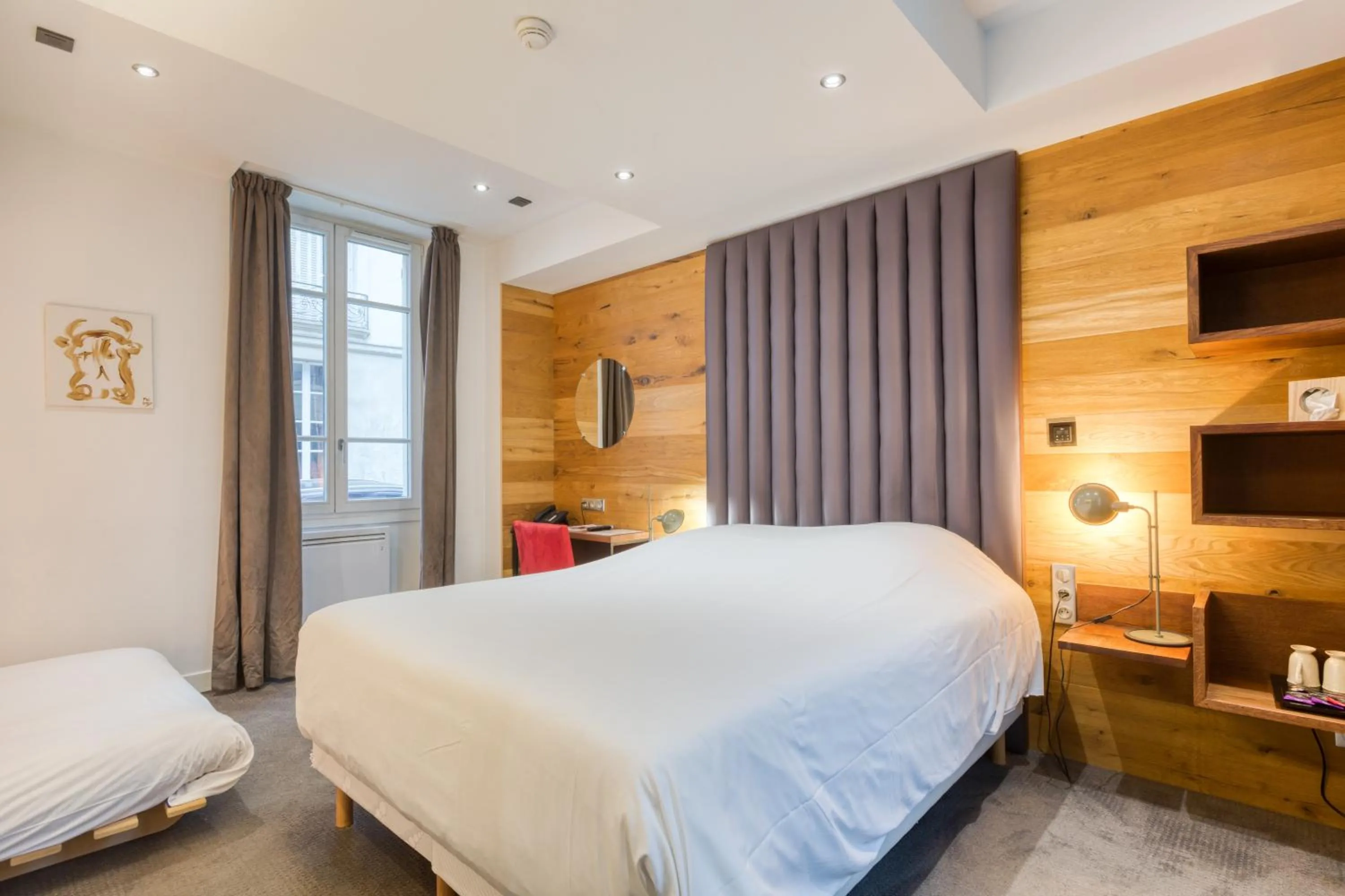 Bed in Hôtel du Jeu de Paume