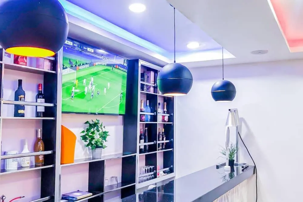 NO 95 SUITES VI