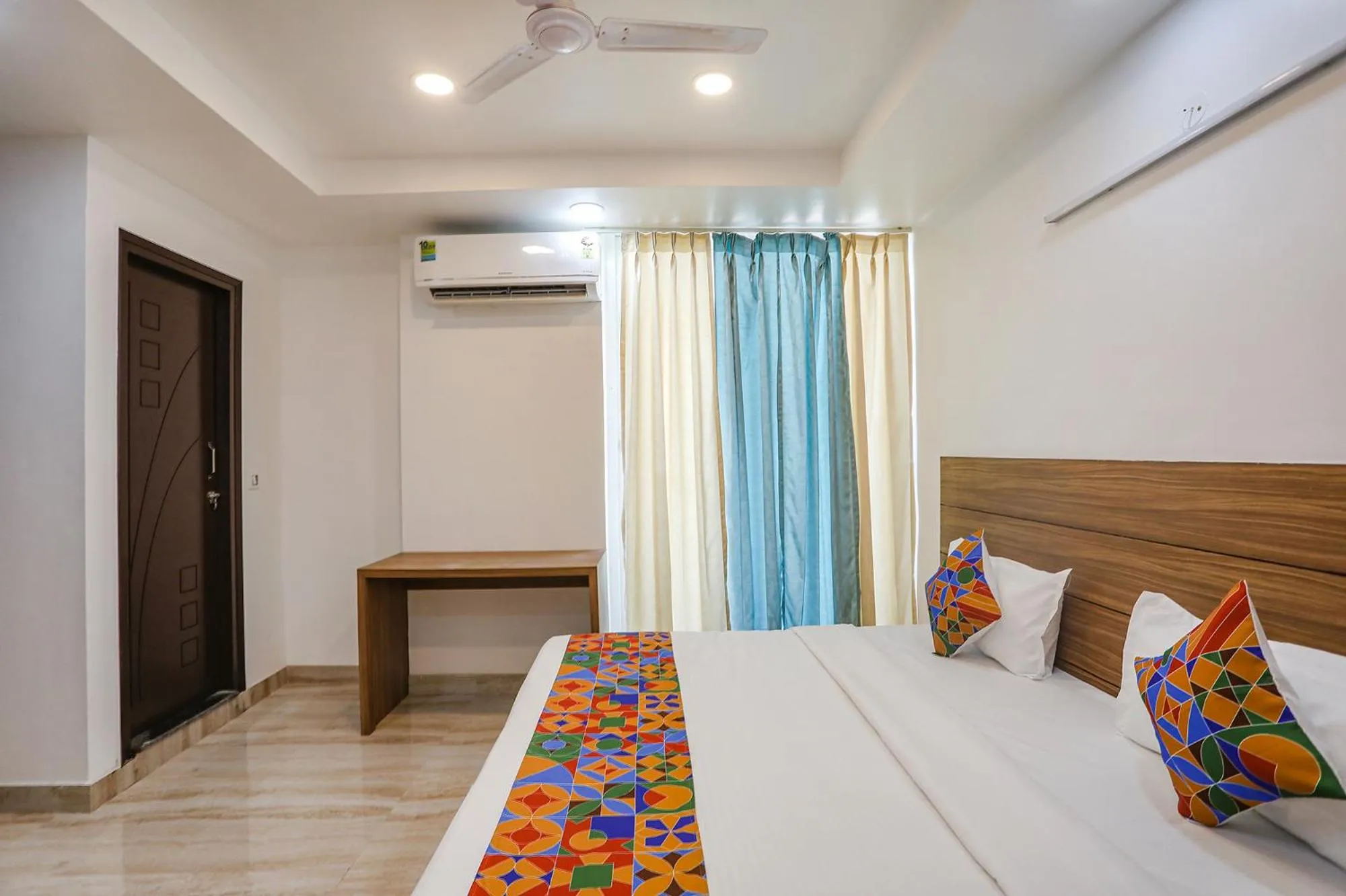 Bed in FabHotel Unique Stay