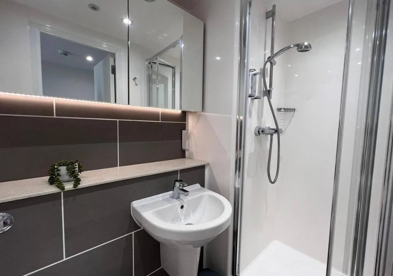 Shower in Charles Hope Aberdeen