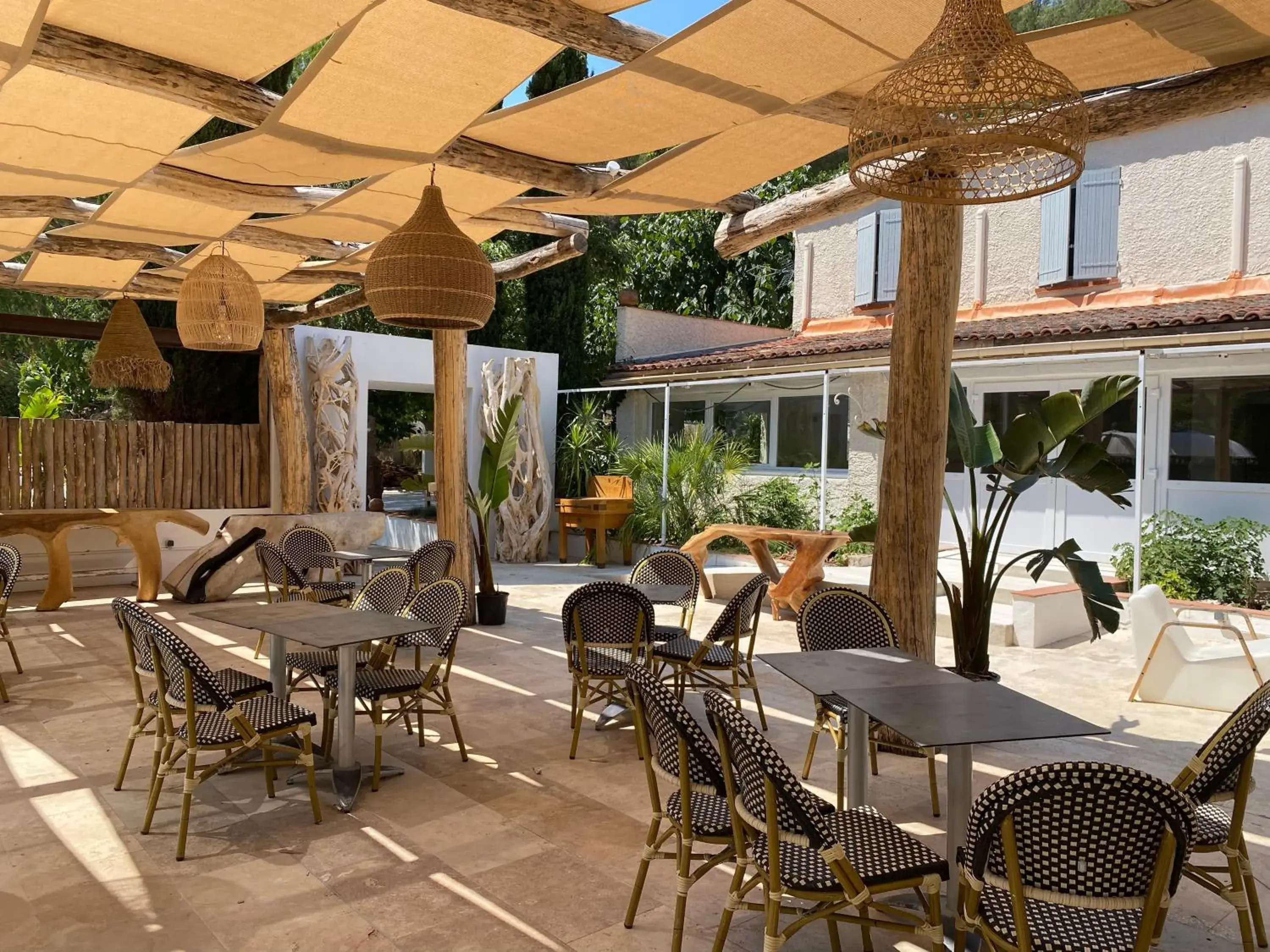 AUBERGE DES PINS AUBERGE DES PINS