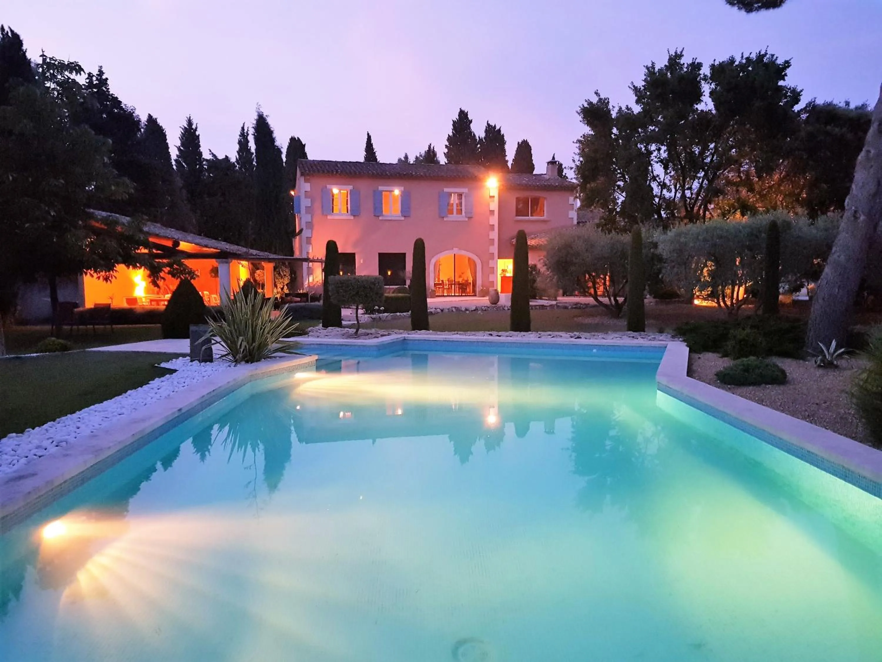 LE CLOS DES CYPRES - Maison d'hôtes de Charme - Diner Gourmet & Bien-être