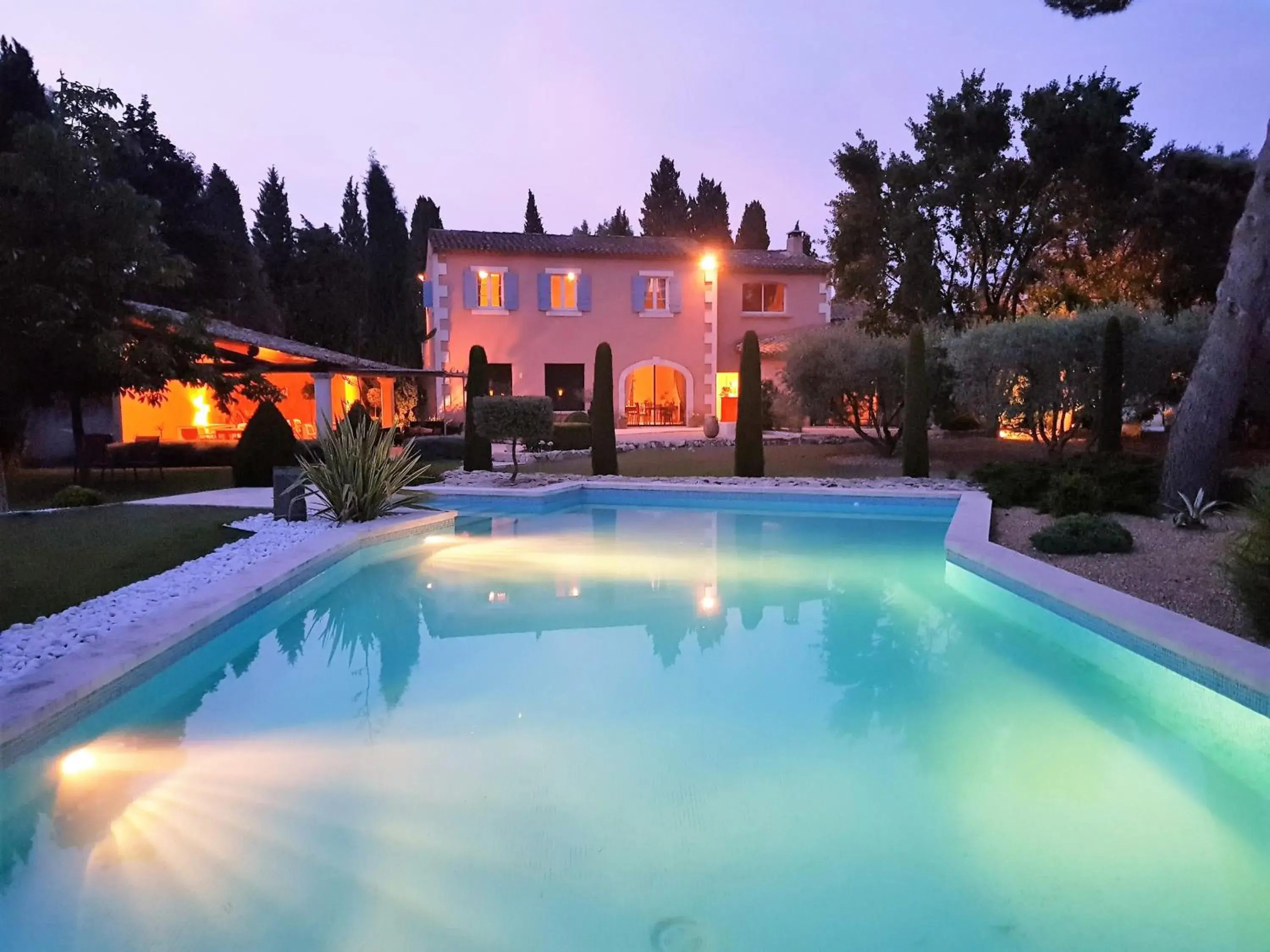 LE CLOS DES CYPRES - Maison d'hôtes de Charme - Diner Gourmet & Bien-être LE CLOS DES CYPRES - Maison d'hôtes de Charme - Diner Gourmet & Bien-être