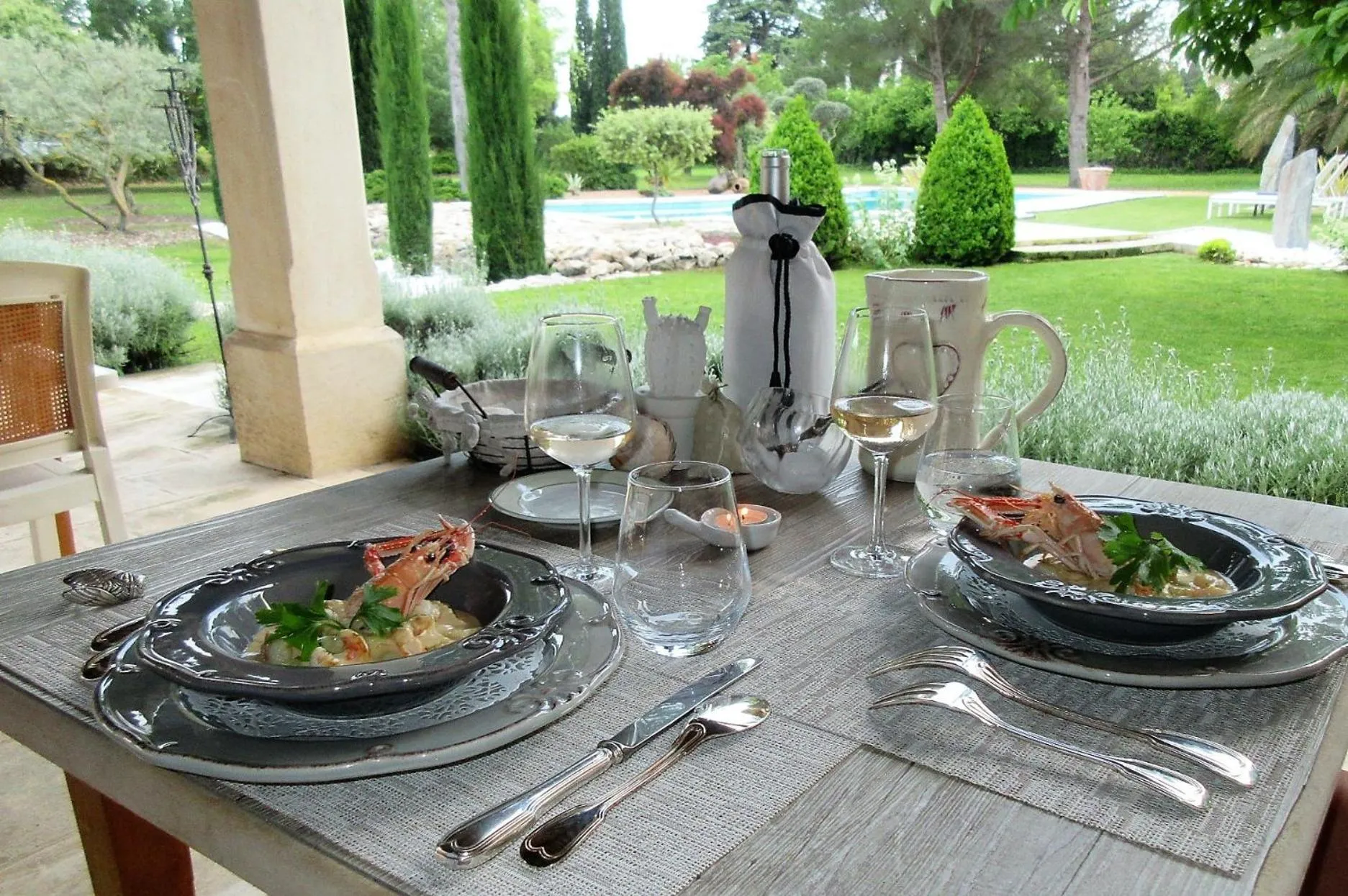 LE CLOS DES CYPRES - Maison d'hôtes de Charme - Diner Gourmet & Bien-être