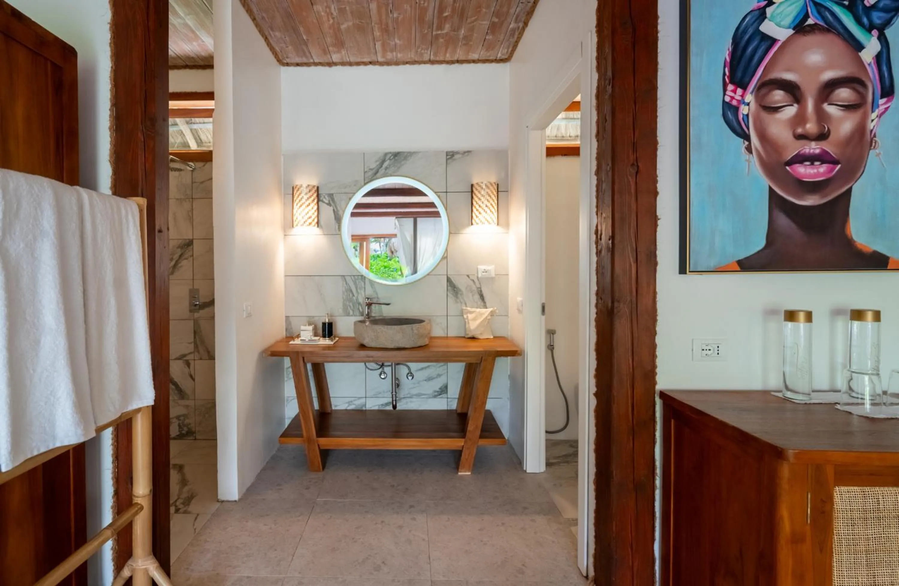 Shower, Bed in Sensations Eco-Chic Hotel