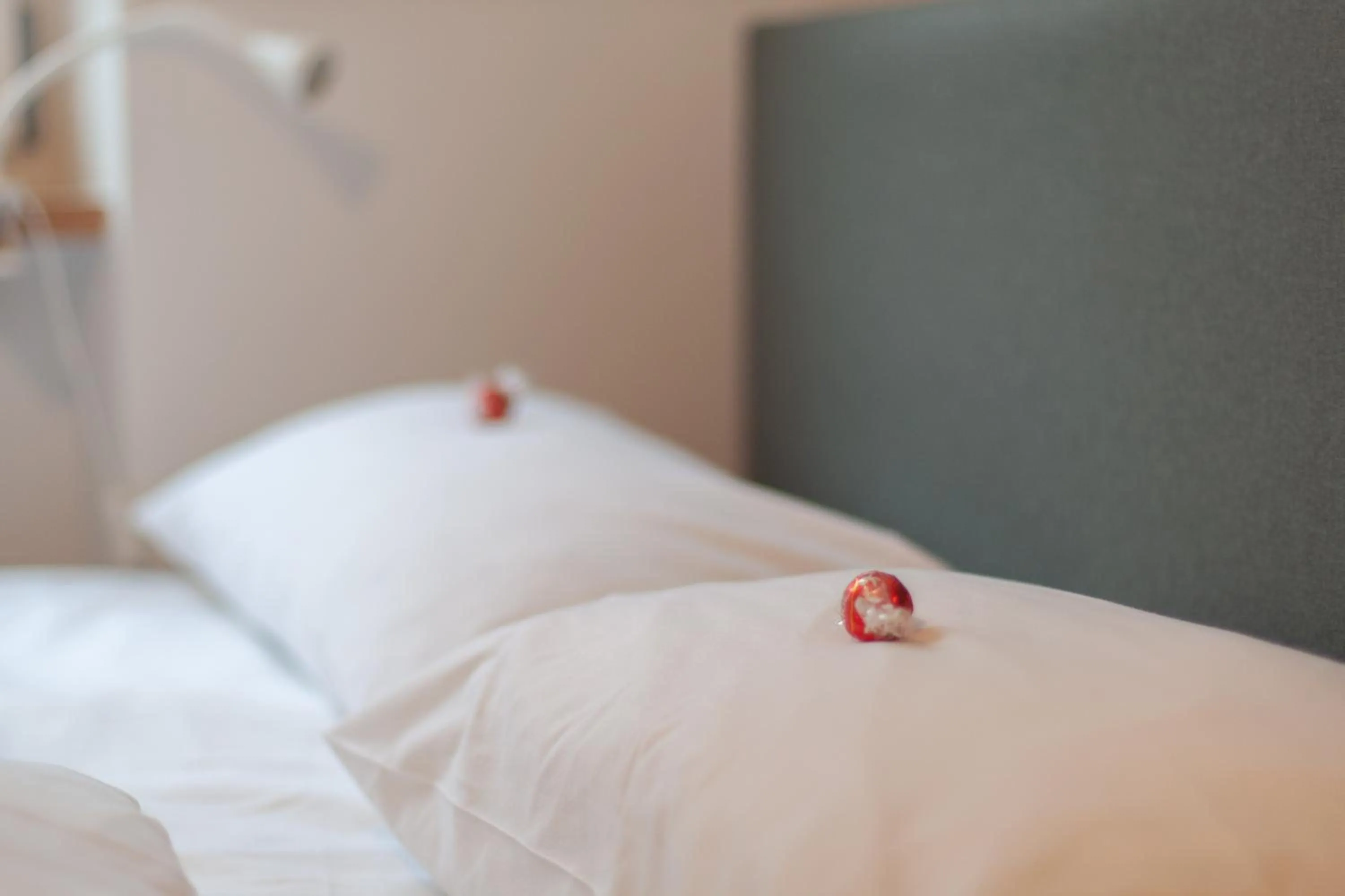 Bedroom, Bed in Juliusliving - modernes Wohnen an der Juliuspromenade