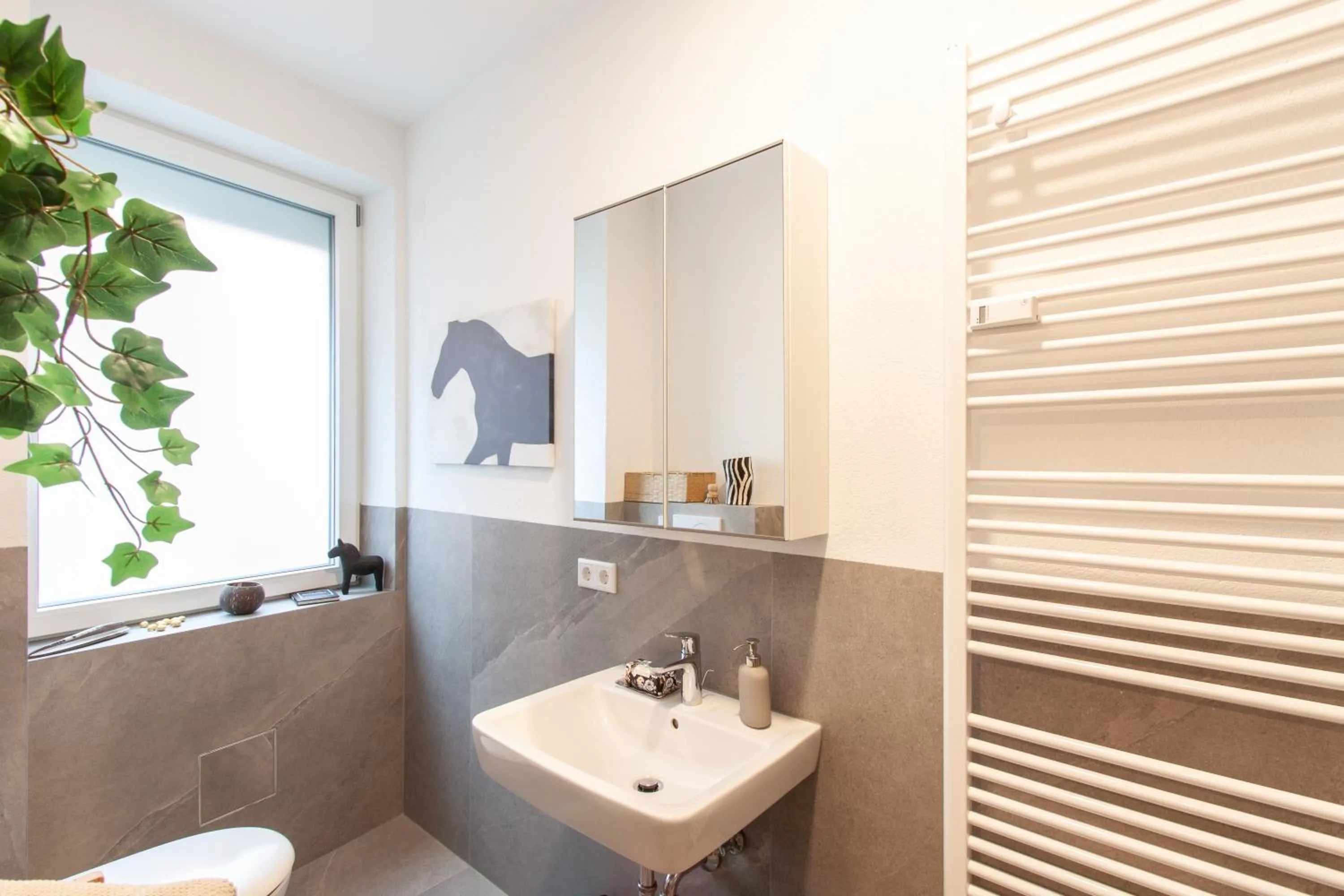 Toilet in Juliusliving - modernes Wohnen an der Juliuspromenade