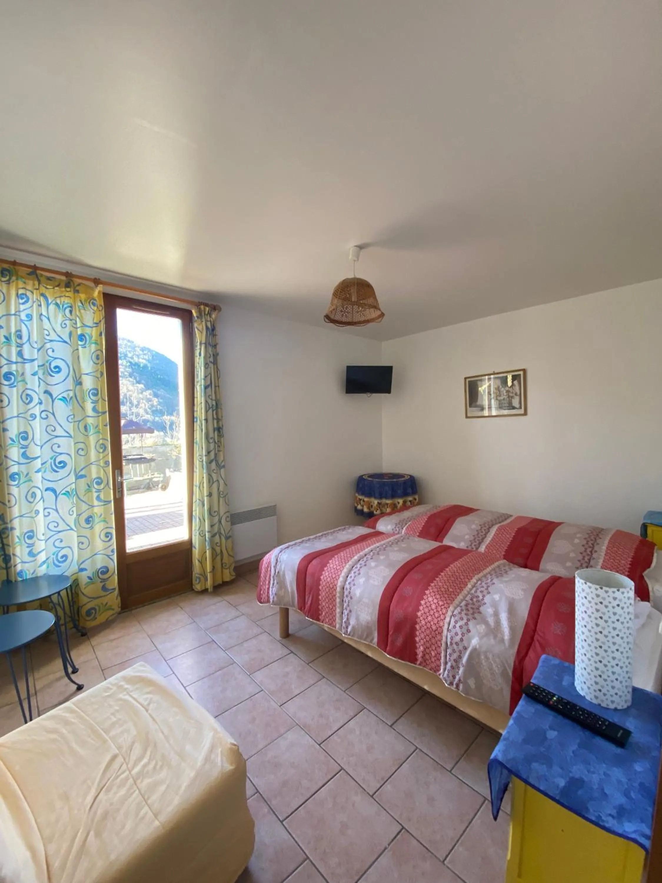 Bedroom in Ferme-auberge le cochon du Madres