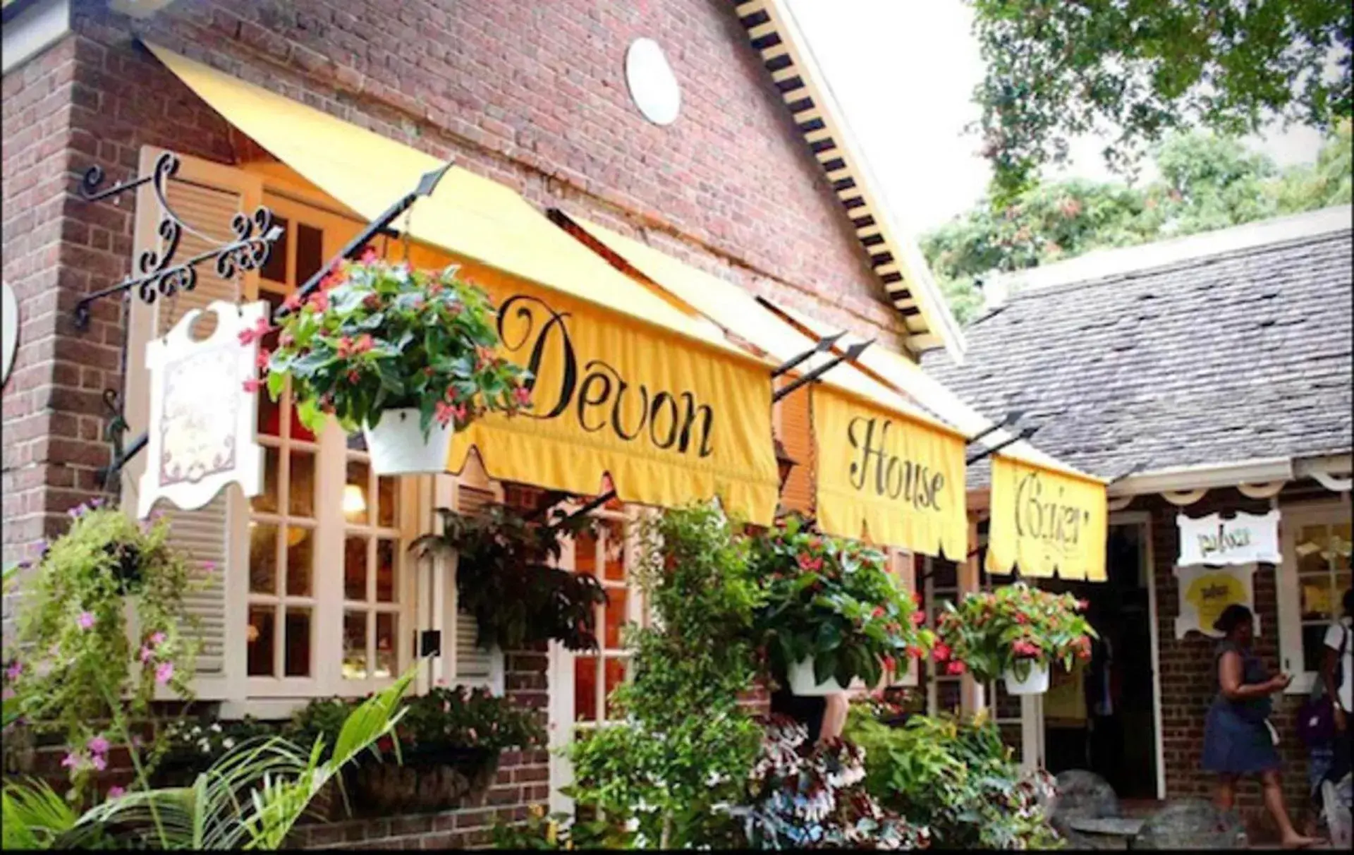 1 Bed Apartment Sleeps 4 with Free Parking 1 Bed Apartment Sleeps 4 with Free Parking