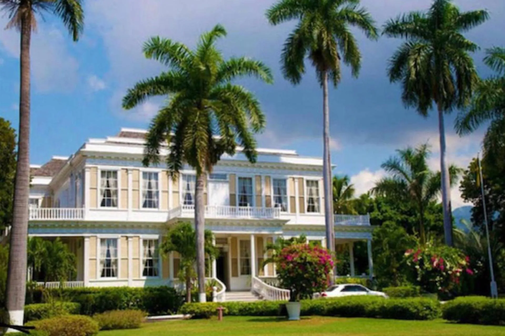 1 Bed Apartment Sleeps 4 with Free Parking