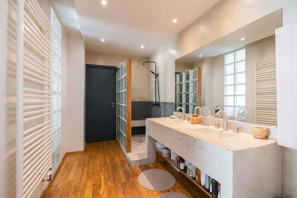 Bathroom in Le Loft du Vieux-Port - St Victor