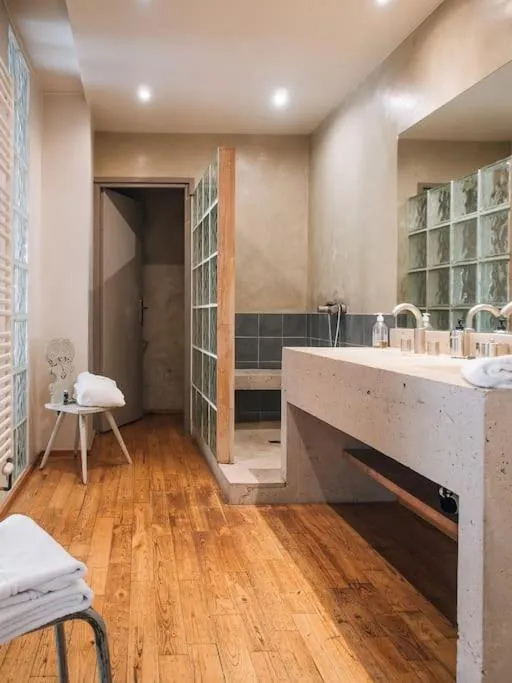 Bathroom in Le Loft du Vieux-Port - St Victor