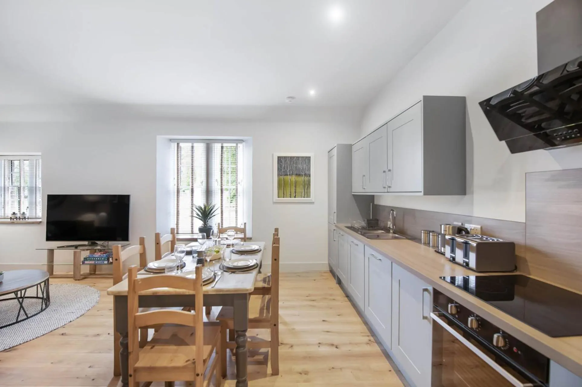 Kitchen or kitchenette in The Woodside Apartments