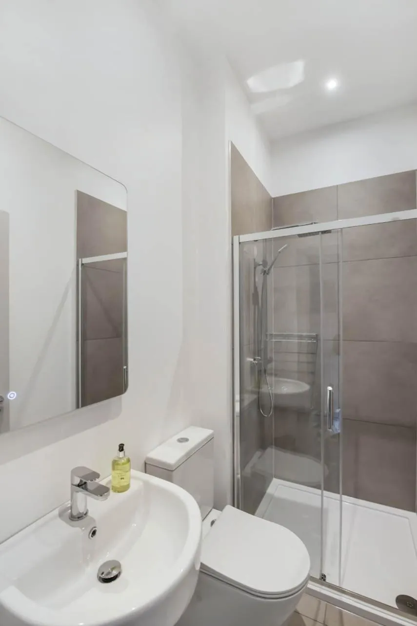 Shower in The Woodside Apartments