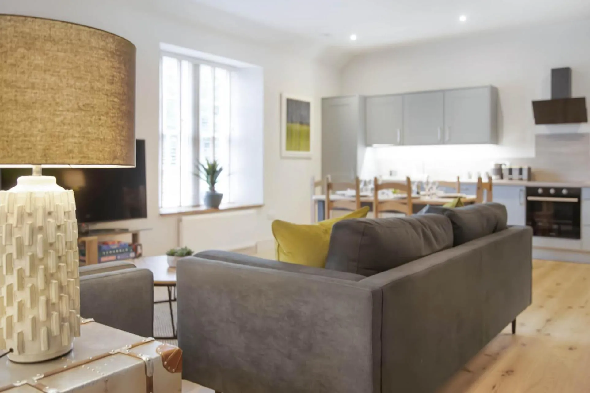 Kitchen or kitchenette in The Woodside Apartments